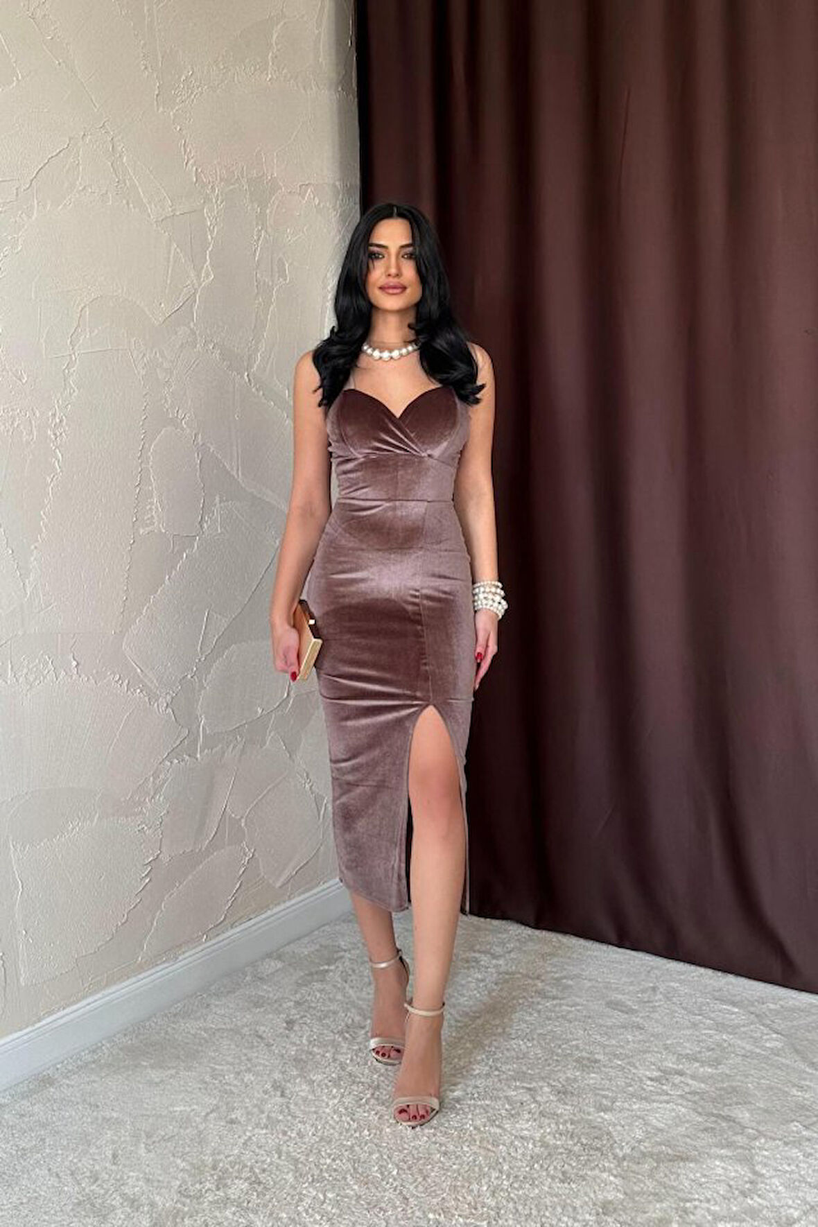 leyla sanat sanata yeni bir bakış açısı Vizon Kadife Elbise