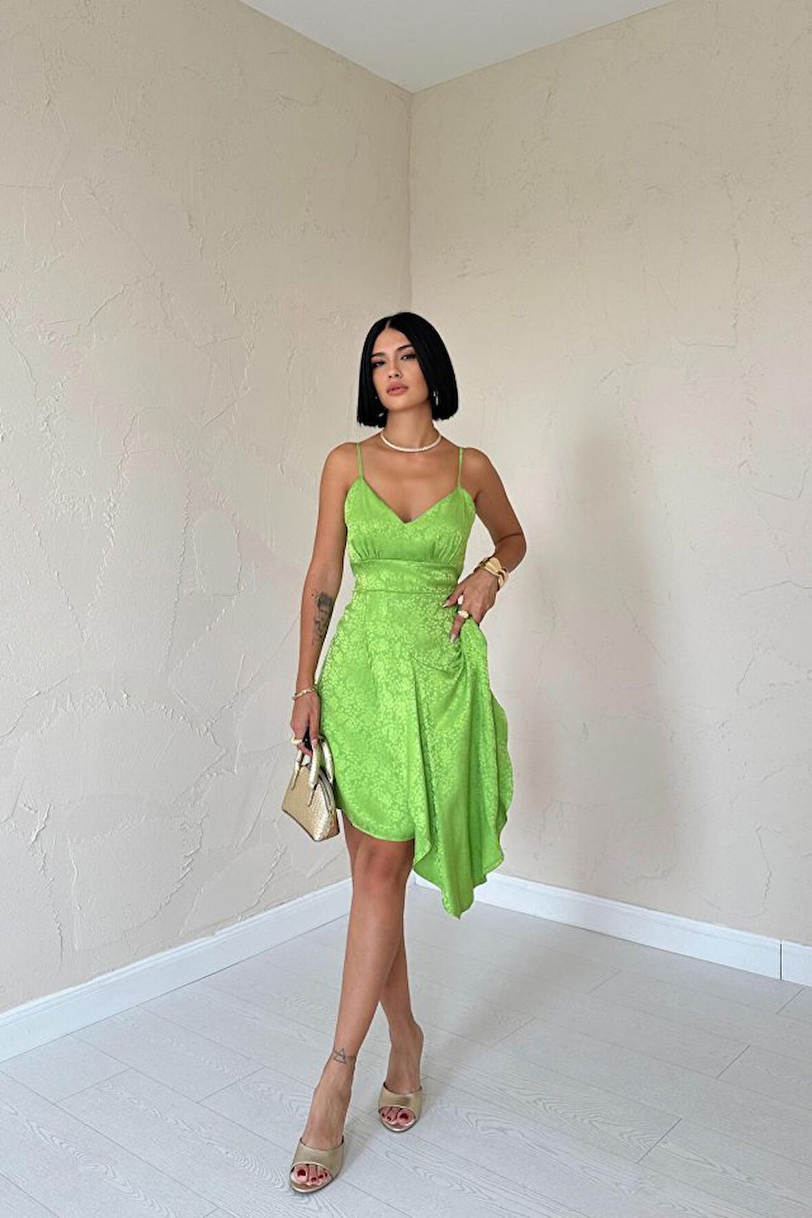 leyla sanat sanata yeni bir bakış açısı Yeşil Jakarlı Asimetrik Elbise