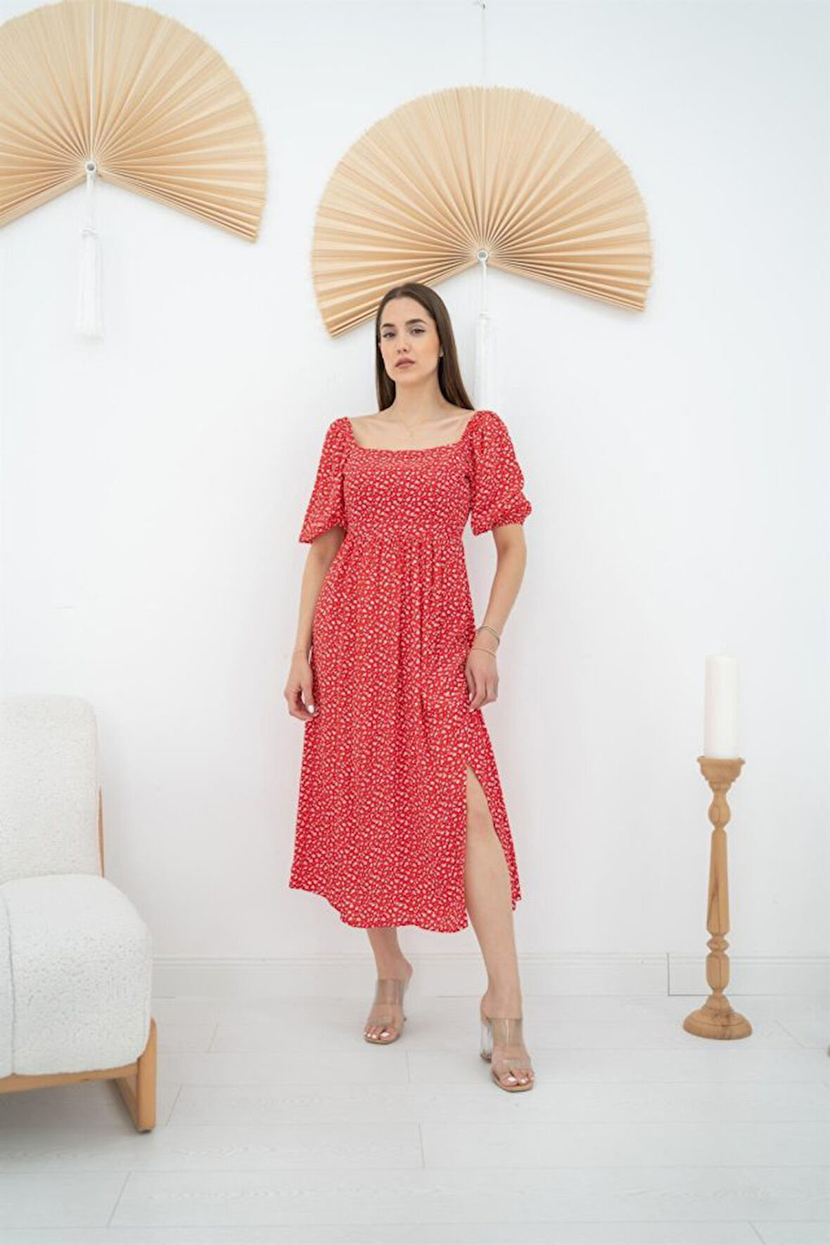 leyla sanat sanata yeni bir bakış açısı Kırmızı Çiçek Desenli Elbise