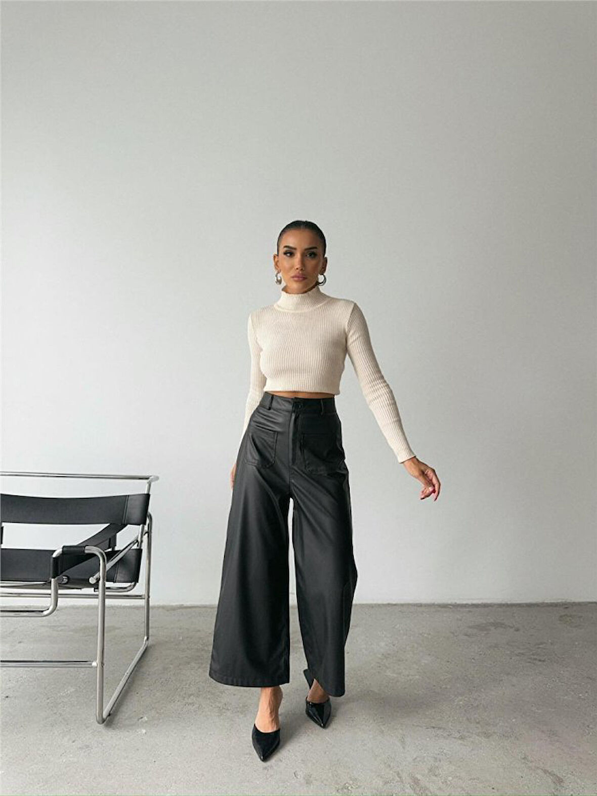 leyla sanat sanata yeni bir bakış açısı ÖN CEP DETAYLI DERİ PANTOLON - Siyah