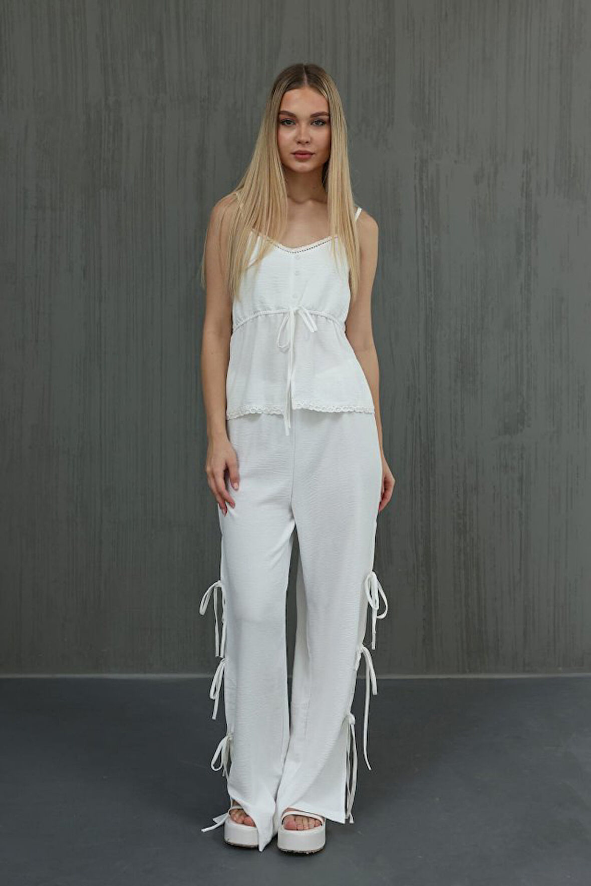 leyla sanat sanata yeni bir bakış açısı Fiyonklu Bluz Takım - Beyaz