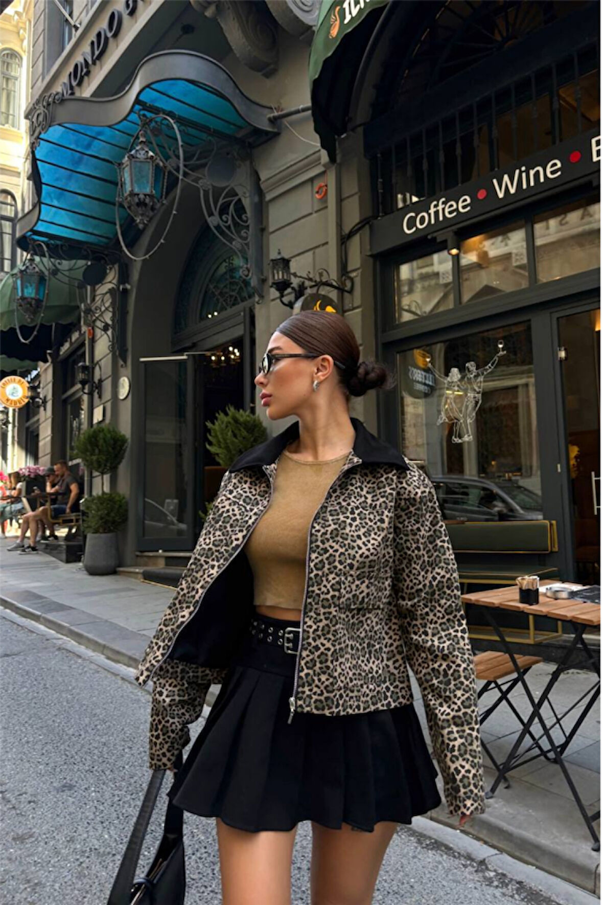 leyla sanat sanata yeni bir bakış açısı LEOPAR DESEN CROP CEKET GABARDİN - Leopar