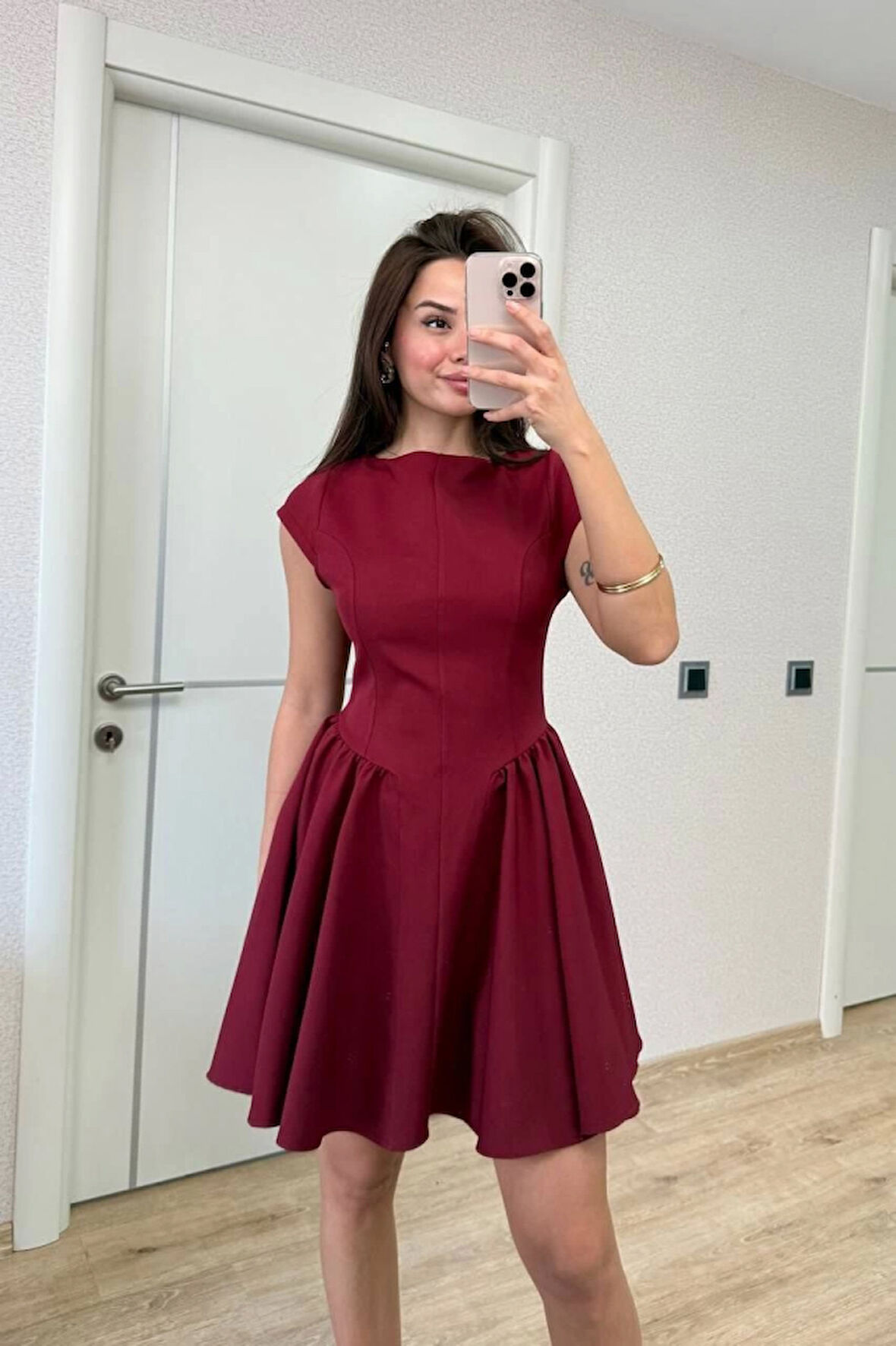 leyla sanat sanata yeni bir bakış açısı Sırt Dekolteli Çan Detaylı Mini Elbise - Bordo