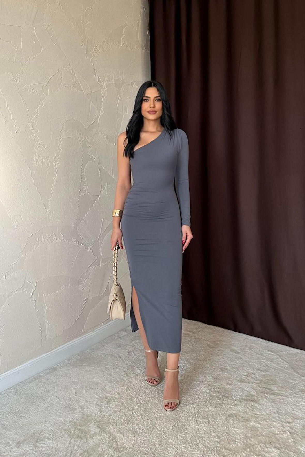 leyla sanat sanata yeni bir bakış açısı Gri Büzgü Detaylı Tek Omuz Elbise