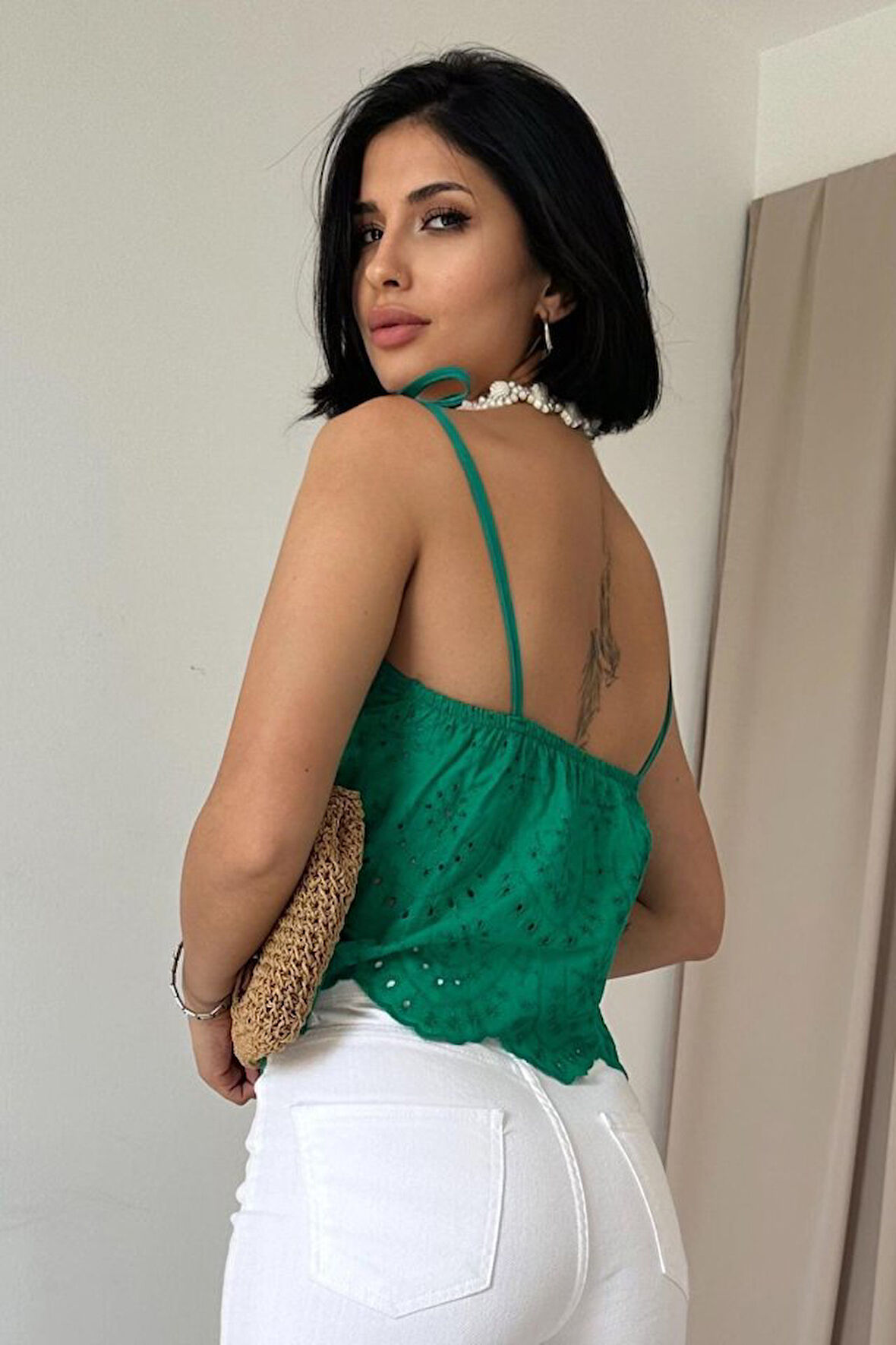 leyla sanat sanata yeni bir bakış açısı Yeşil Bağcıklı Brode Bluz