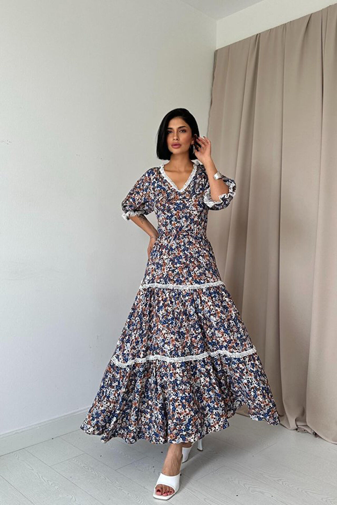 leyla sanat sanata yeni bir bakış açısı Desenli Sırtı Dekolteli Brode Elbise