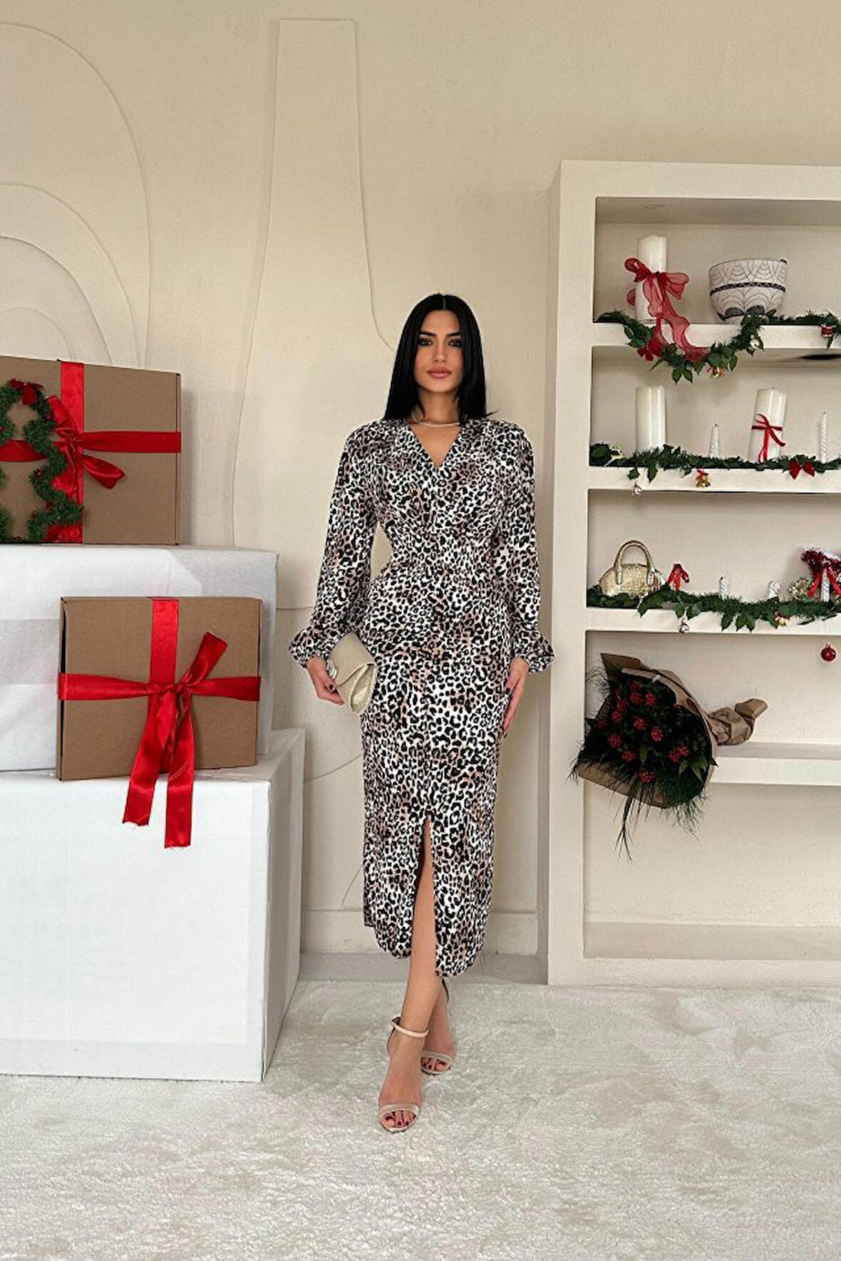 leyla sanat sanata yeni bir bakış açısı Leopar Önü Yırtmaçlı V Yaka Elbise