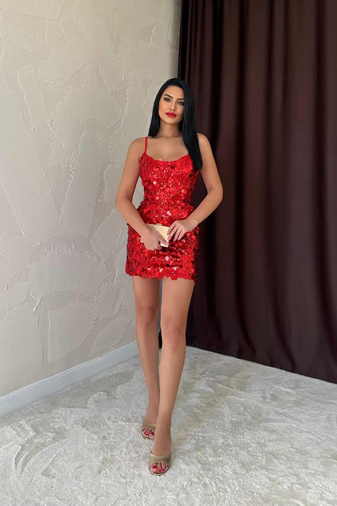 leyla sanat sanata yeni bir bakış açısı Kırmızı Payetli Askılı Elbise