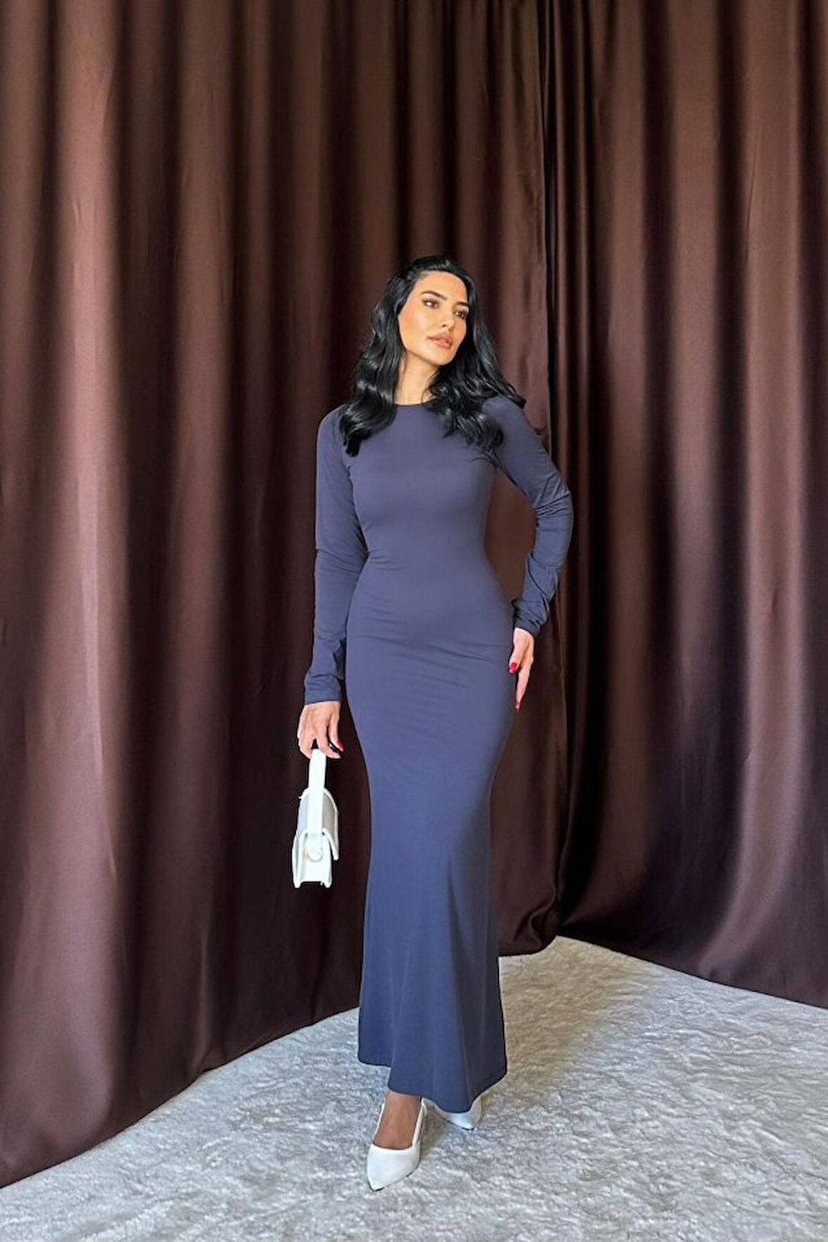 leyla sanat sanata yeni bir bakış açısı Lacivert Vücudu Saran Uzun Elbise