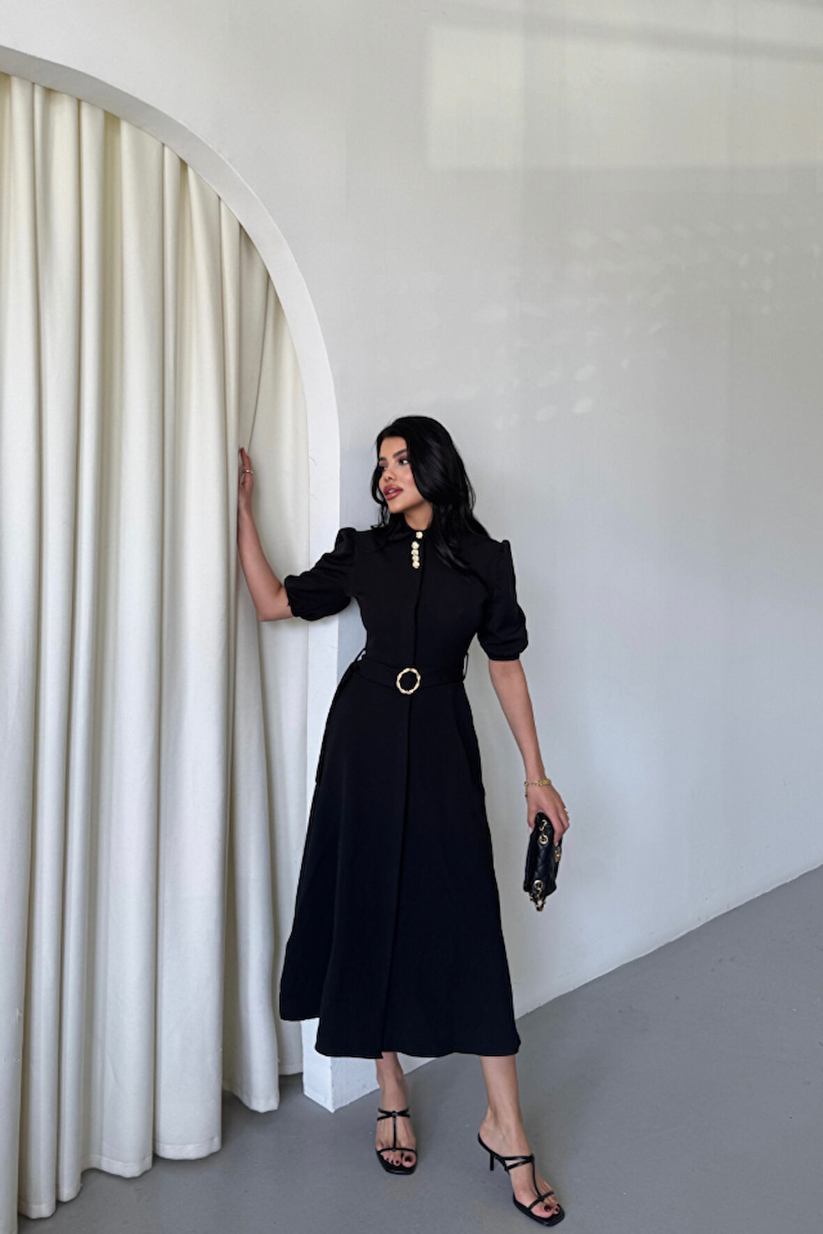 leyla sanat sanata yeni bir bakış açısı YAKA DÜĞME DETAYLI ELBİSE - Siyah