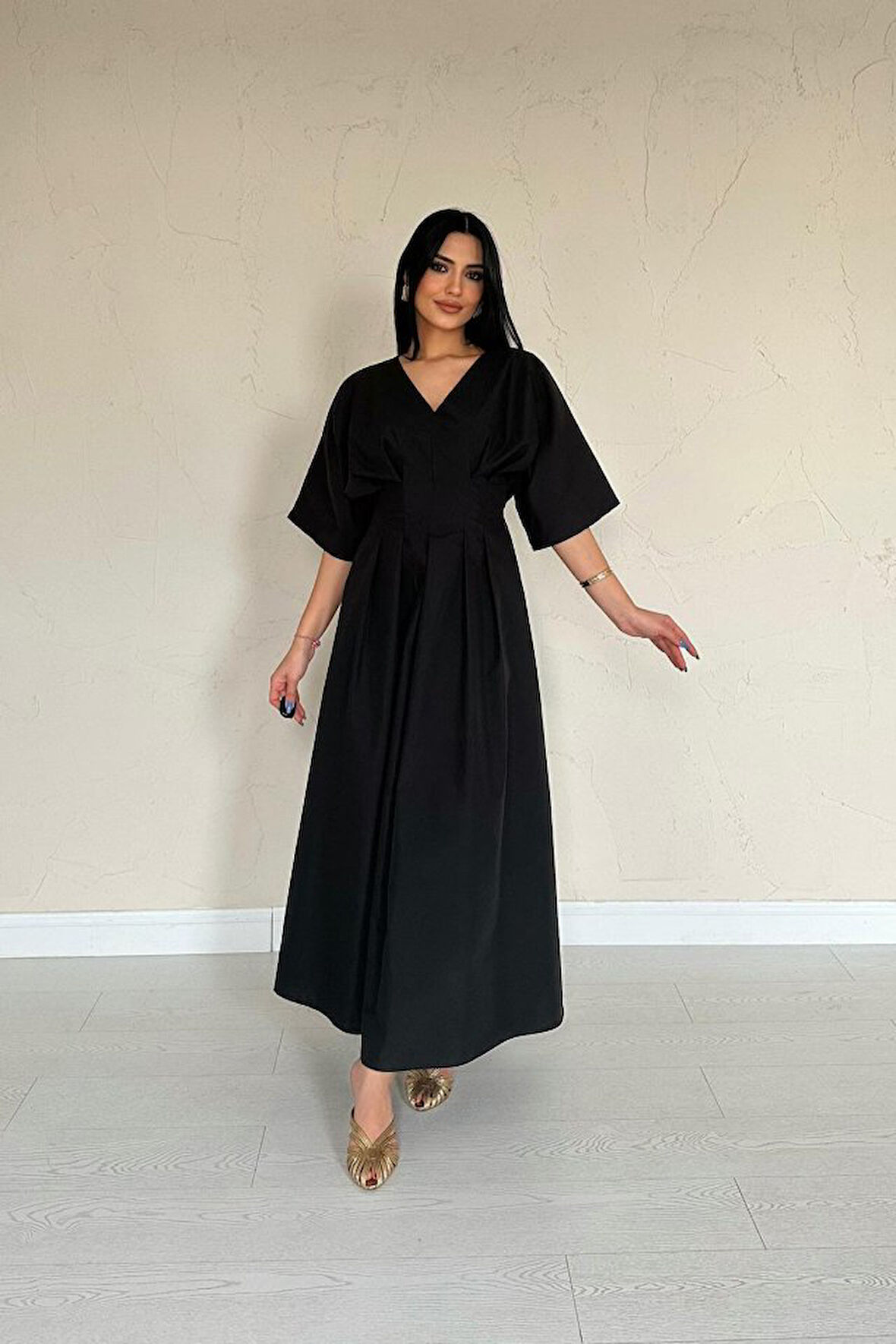 leyla sanat sanata yeni bir bakış açısı Siyah Pileli Uzun Elbise