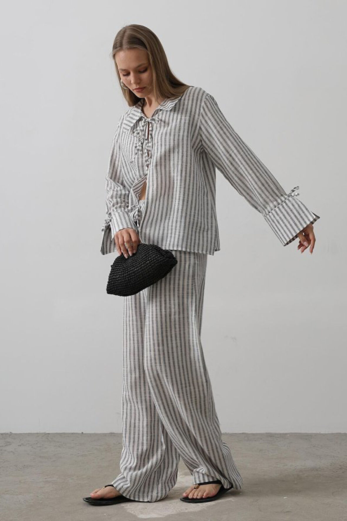 leyla sanat sanata yeni bir bakış açısı Çzgili Bağlamalı Pantolon Takım - Siyah