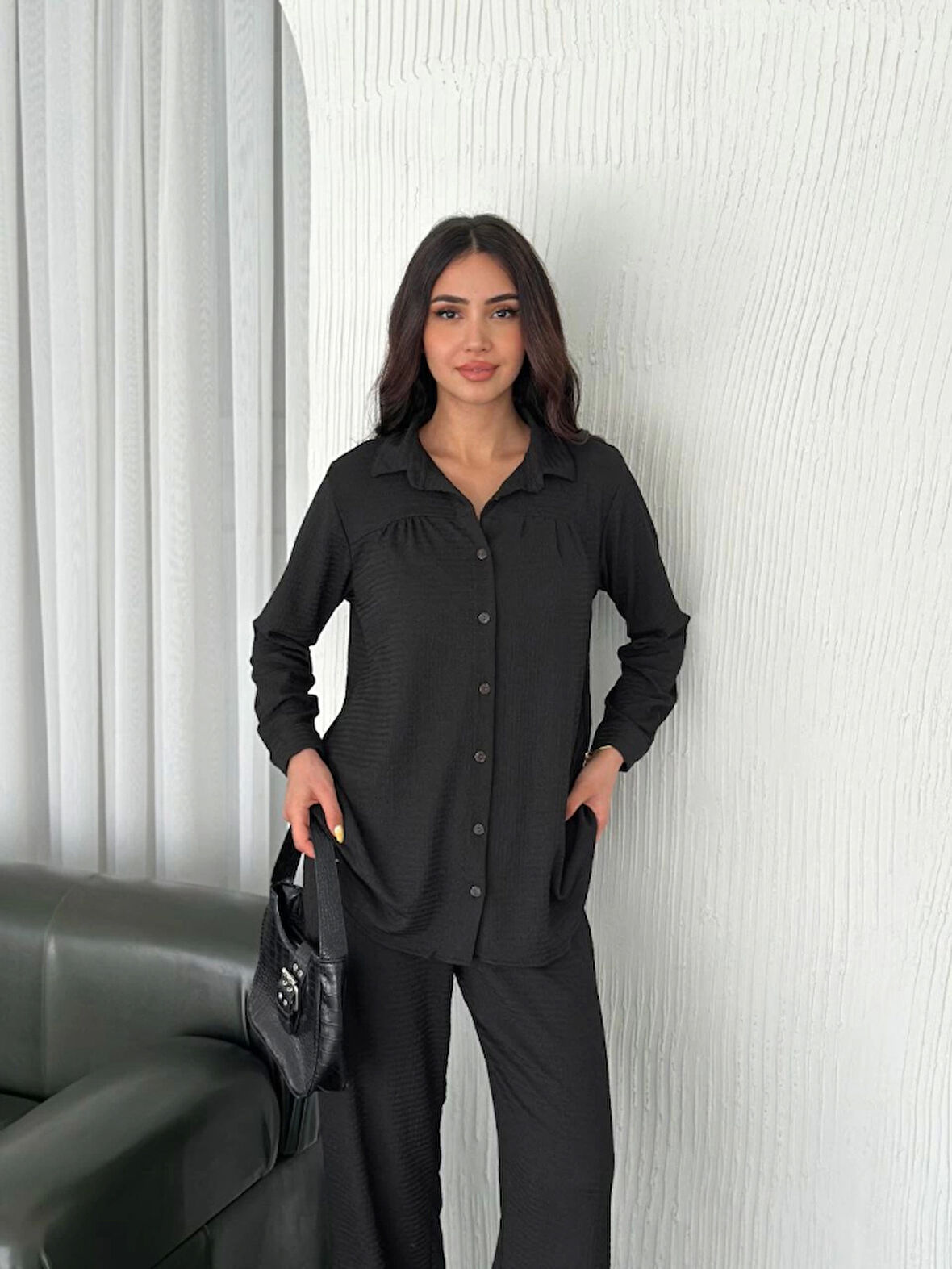 leyla sanat sanata yeni bir bakış açısı Yakalı Düğmeli Uzun Kollu Gömlek Pantolon Ikili Takım - Siyah