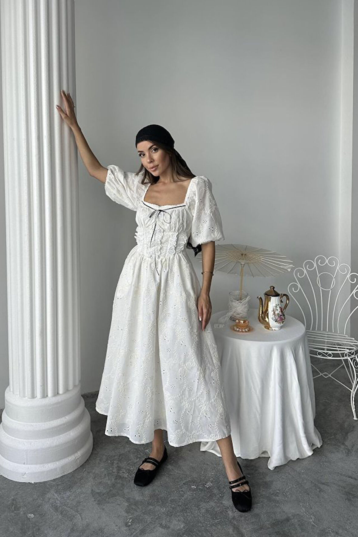 leyla sanat sanata yeni bir bakış açısı Ekru Dantel Detaylı Brode Elbise