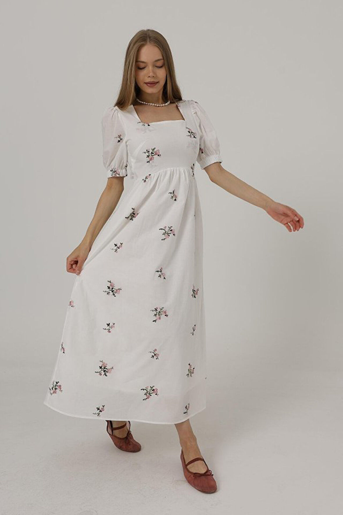 leyla sanat sanata yeni bir bakış açısı Brodeli Arkası Fiyonk Bağlamalı Elbise - Beyaz