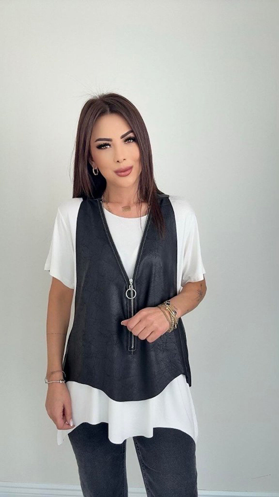 leyla sanat sanata yeni bir bakış açısı Kadın Kısa Kollu Yuvarlak Yaka Viskon Bluz + Kolsuz Fermuarlı çatlak Deri Yelek