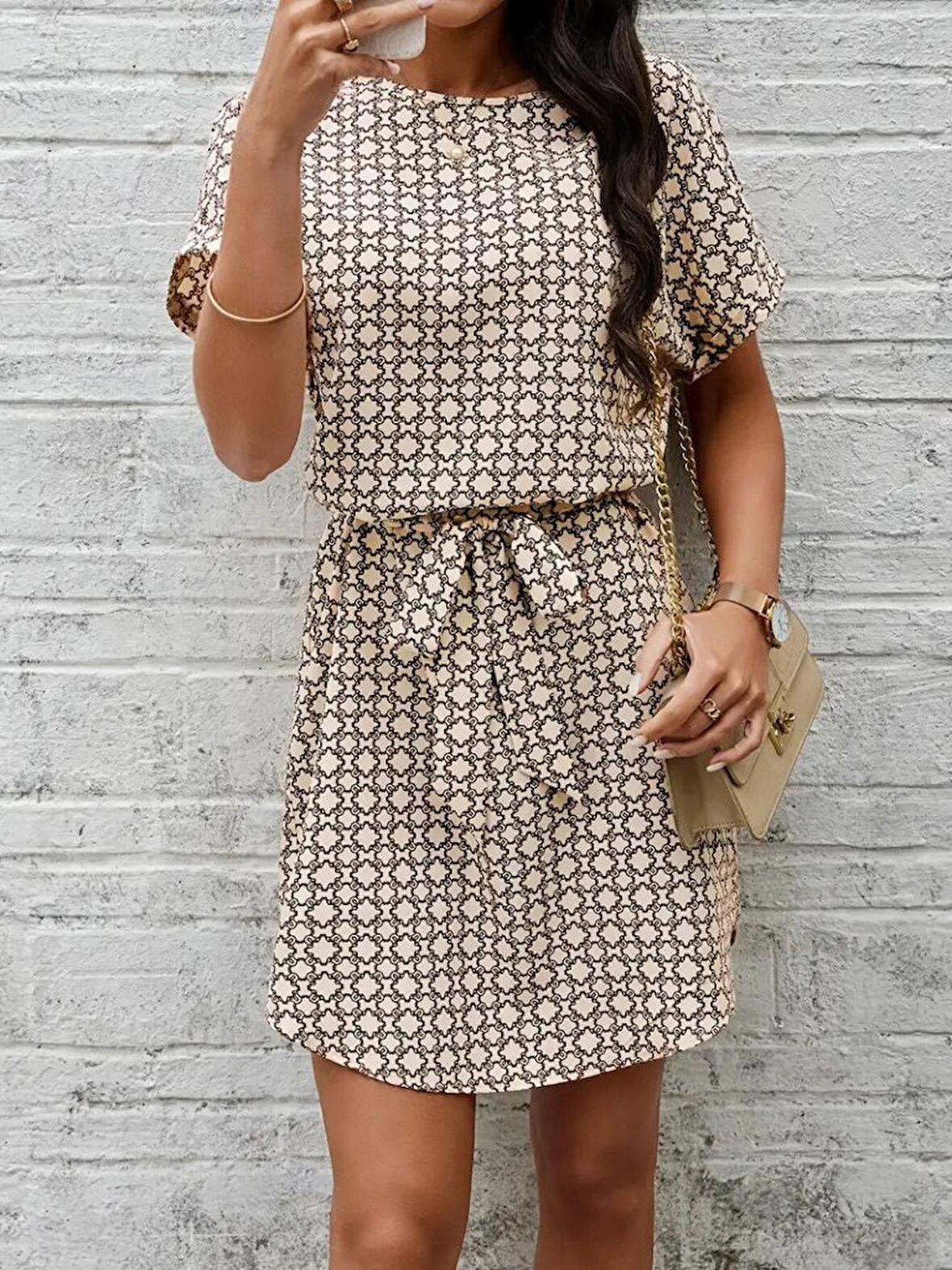 leyla sanat sanata yeni bir bakış açısı Kadın Kısa Kollu Yuvarlak Yaka Beli Kuşaklı Geometrik Desenli Süprem Elbise