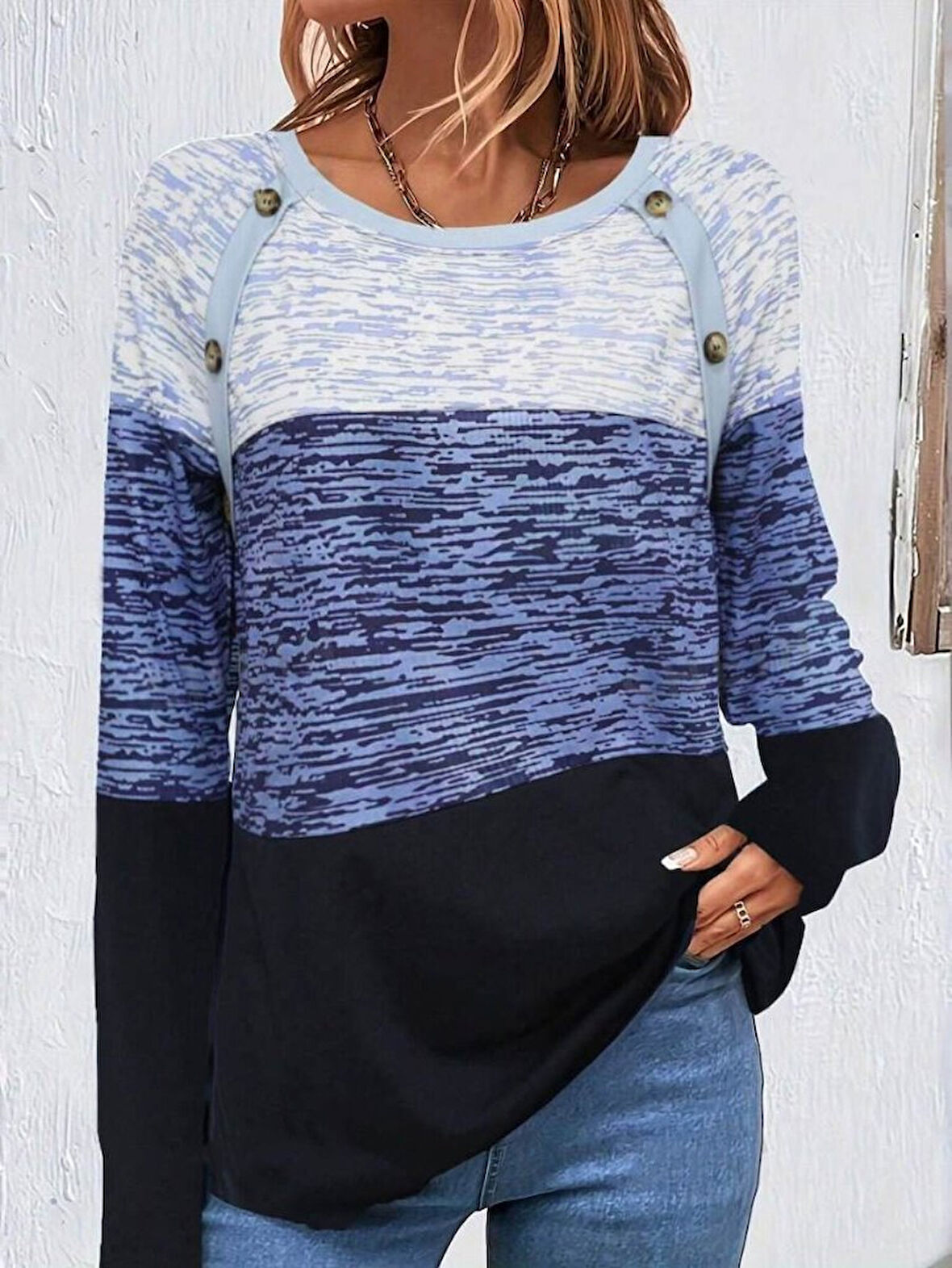 leyla sanat sanata yeni bir bakış açısı Kadın Uzun Kollu Yuvarlak Yaka Baskılı Düğme Detay Süprem Bluz