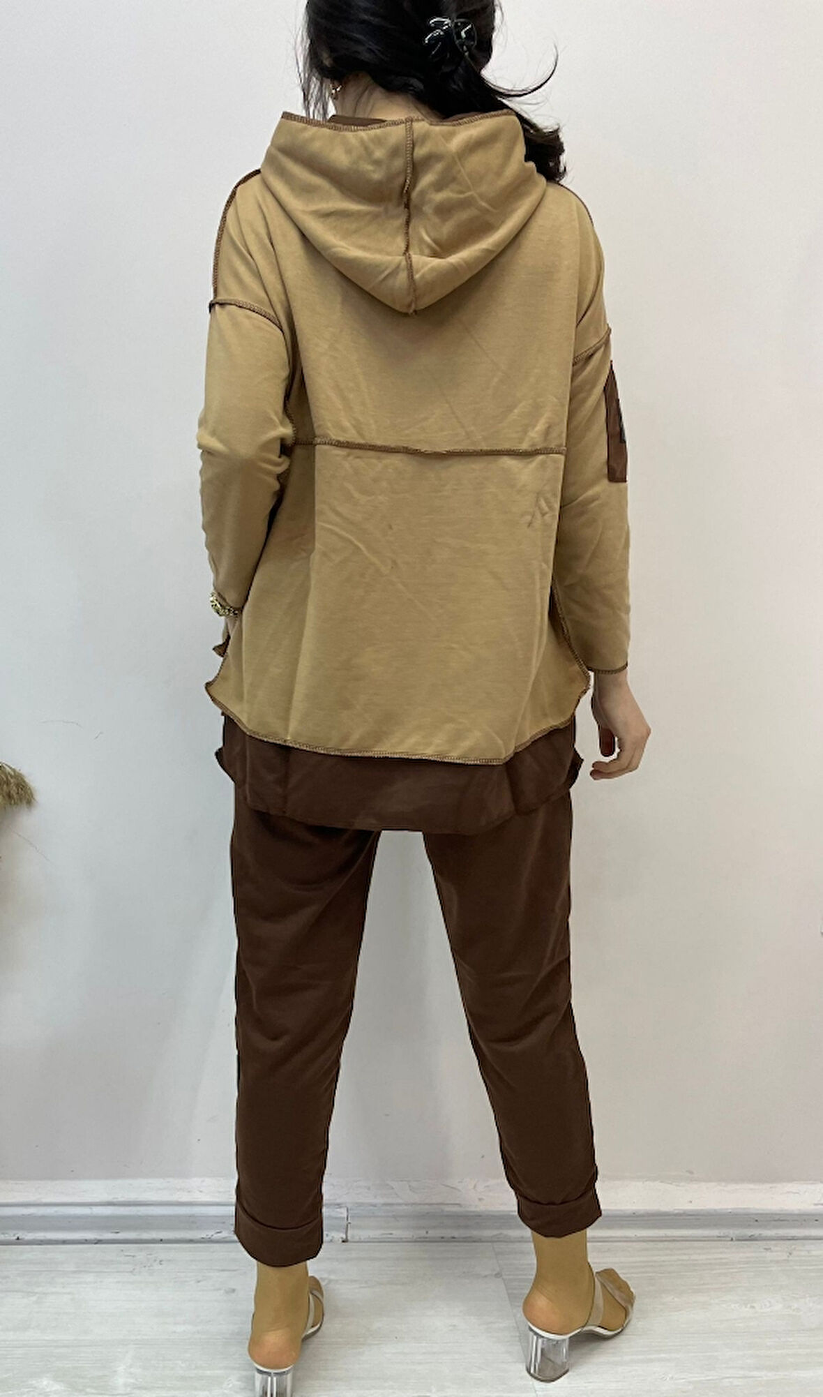 leyla sanat sanata yeni bir bakış açısı Kadın Kahve Kapşonlu Etek Ucu Detay Arma Ters Dikiş Gorunumlu Ikili Takım