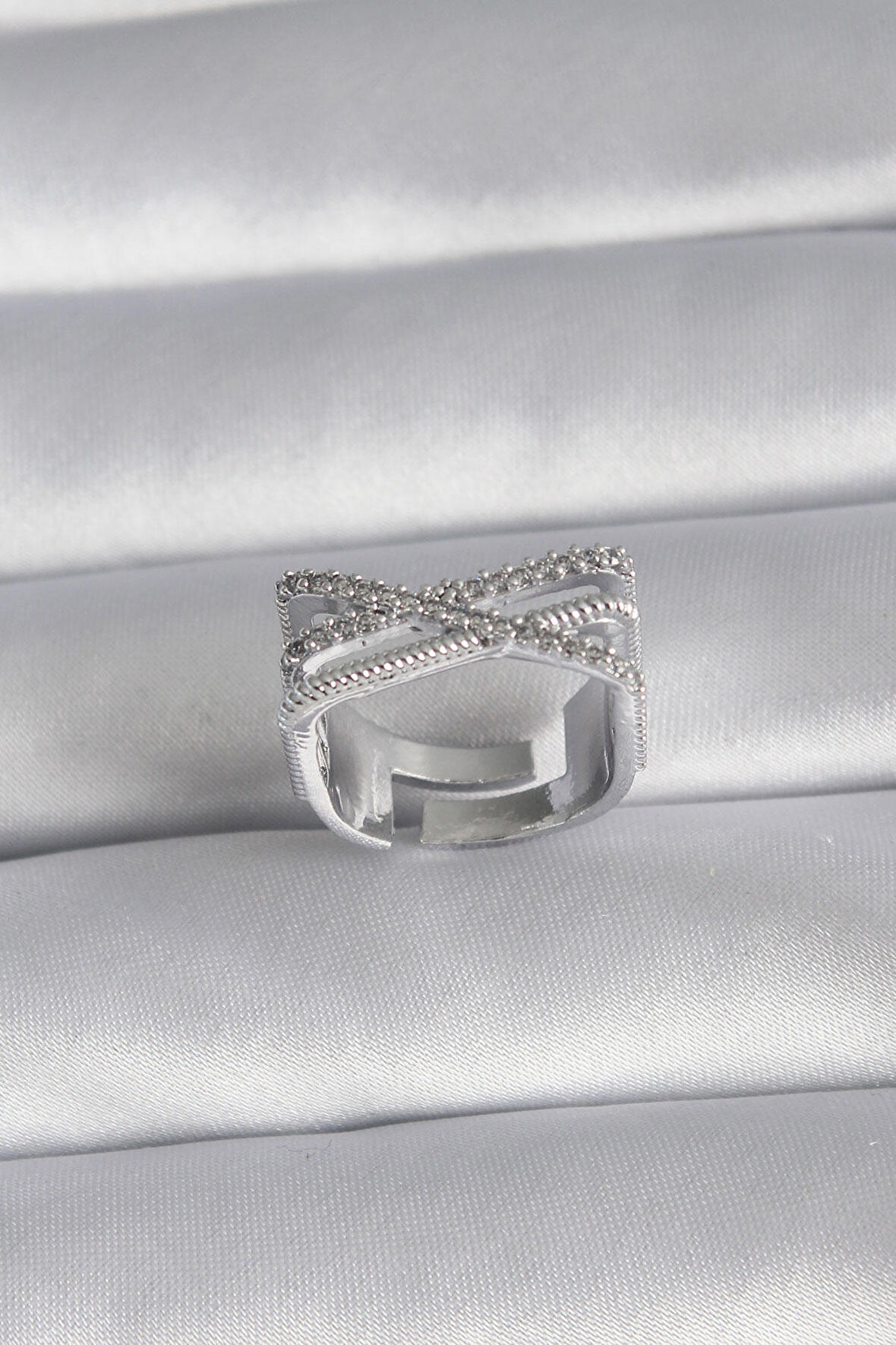 Pirinç Gümüş Renk Zirkon Taş Detay Kadın Yüzük - TJ-BYK3028