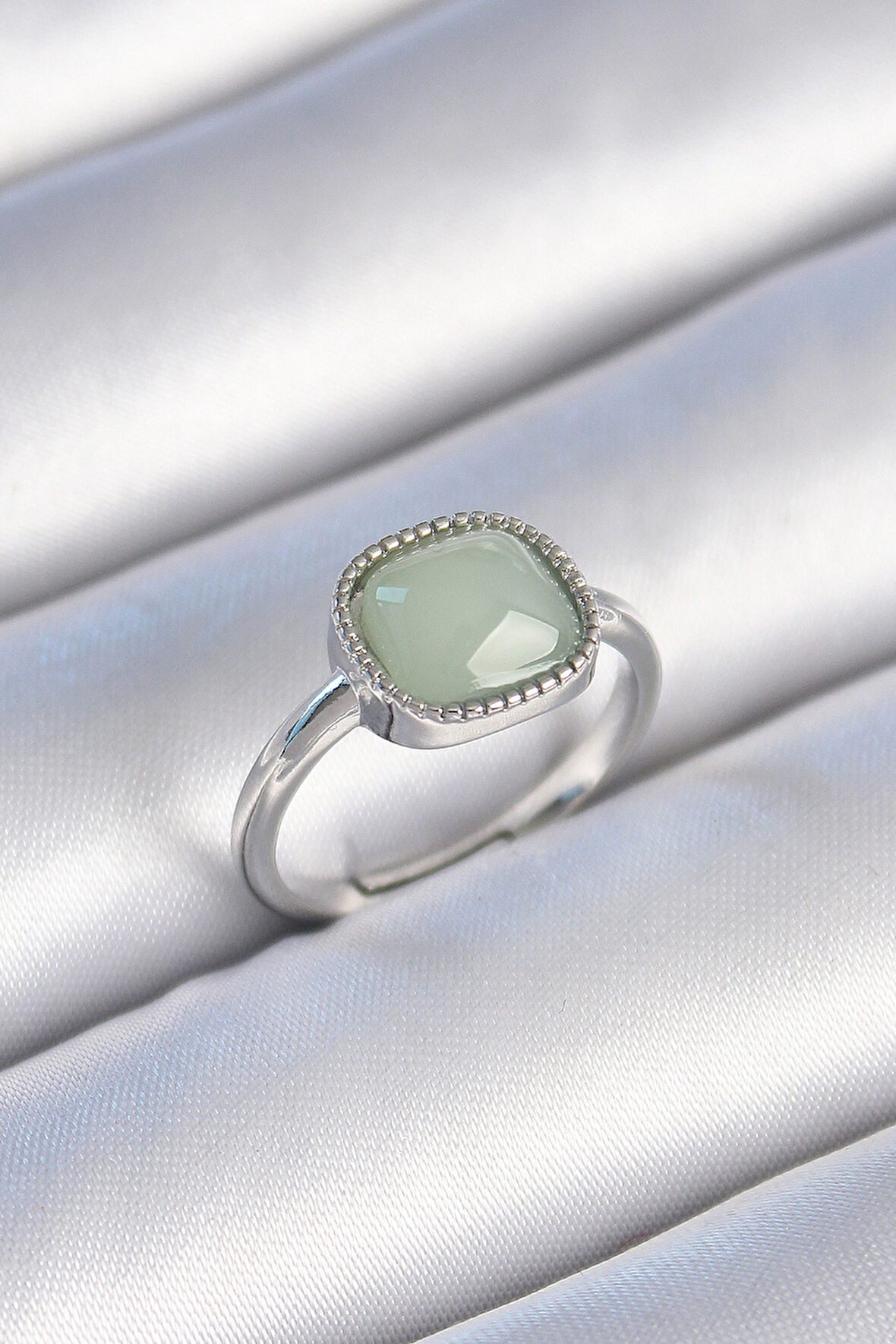 Pirinç Gümüş Renk Yeşil Kare Mineli Kadın Yüzük - TJ-BYK3473