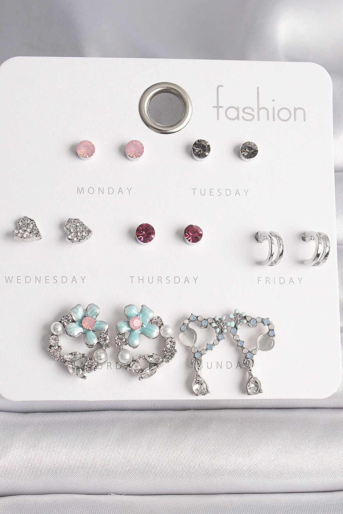 Pirinç Gümüş Renk Zirkon Taşlı Çiçekli Halka Sallantı Detaylı Kalp 7 Çift Kadın Küpe Seti - TJ-BKP10139