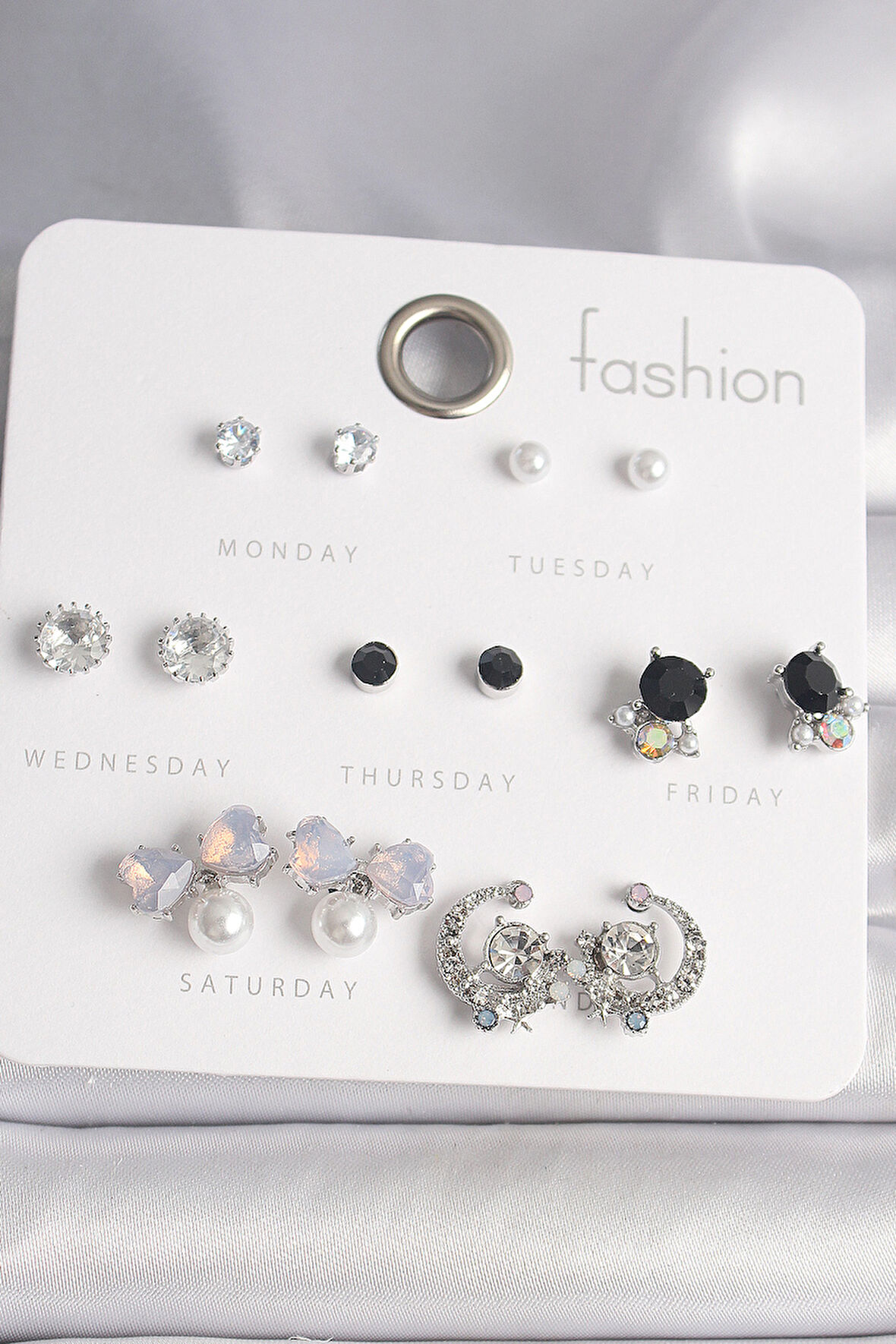 Pirinç Gümüş Renk Zirkon Taşlı Fiyonk Figür İnci Detay 7 Çift Kadın Küpe Seti - TJ-BKP10140