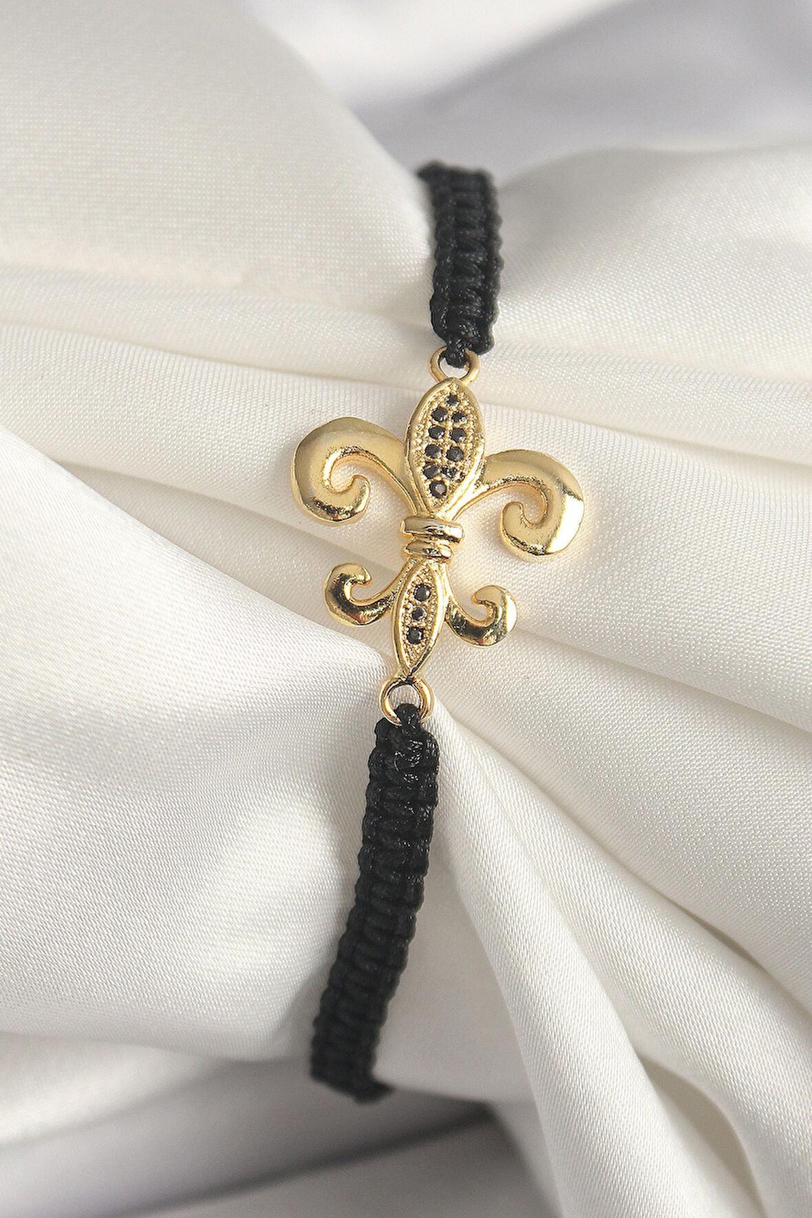 Pirinç Gold Renk Zirkon Taş İşlemeli Zambak Figür Asansörlü Makrome Model Kadın Bileklik - TJ-BB6804