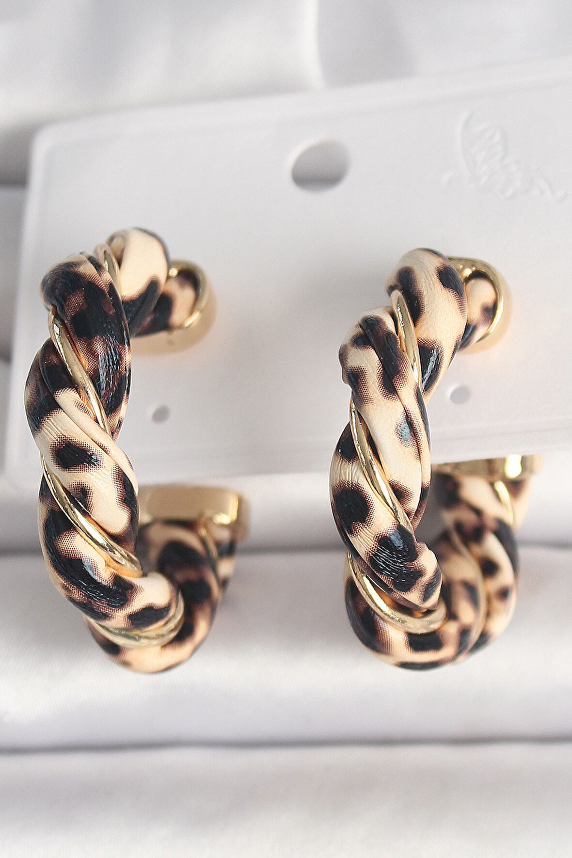 Pirinç Gold Renk Sarmal Leopar Desen Halka Model Kadın Küpe - TJ-BKP10343