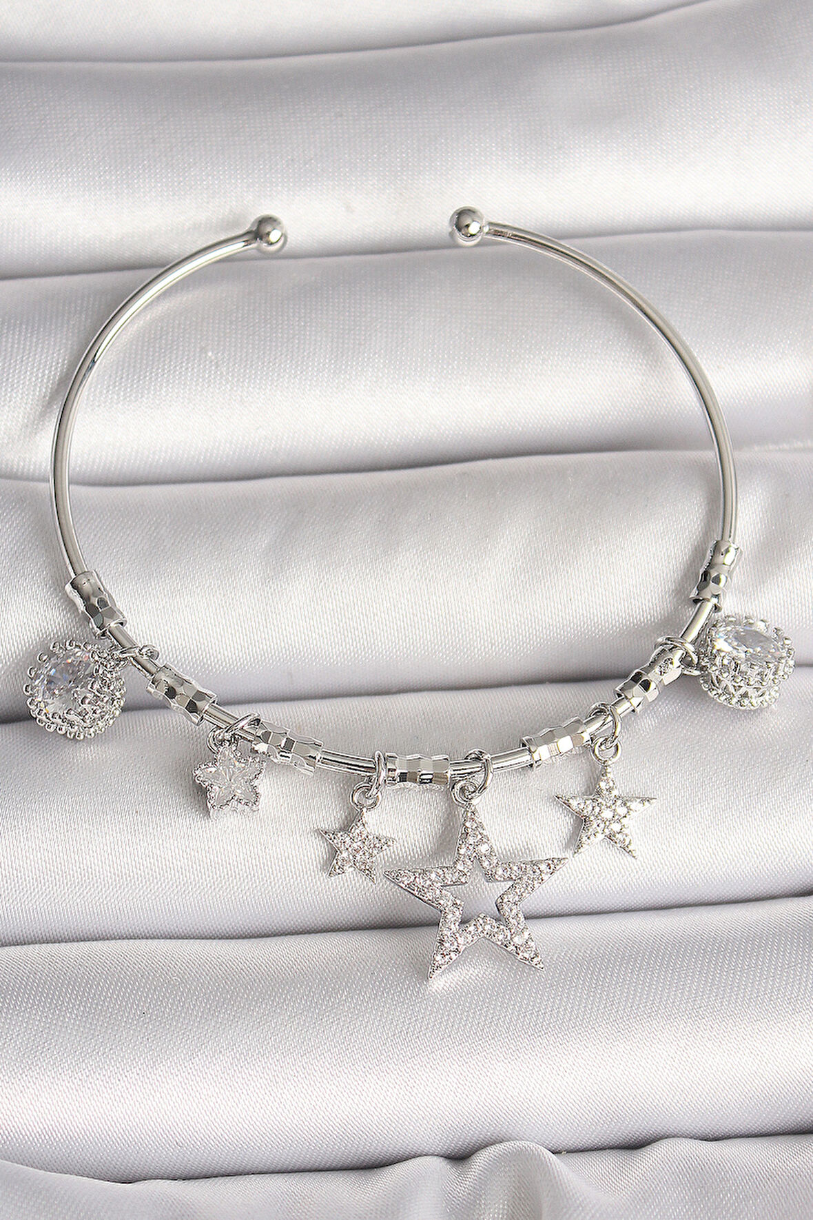 Pirinç Gümüş Renk Sallantı Zirkon Taşlı Yıldız Figür Charm Kadın Bileklik - TJ-BB6904