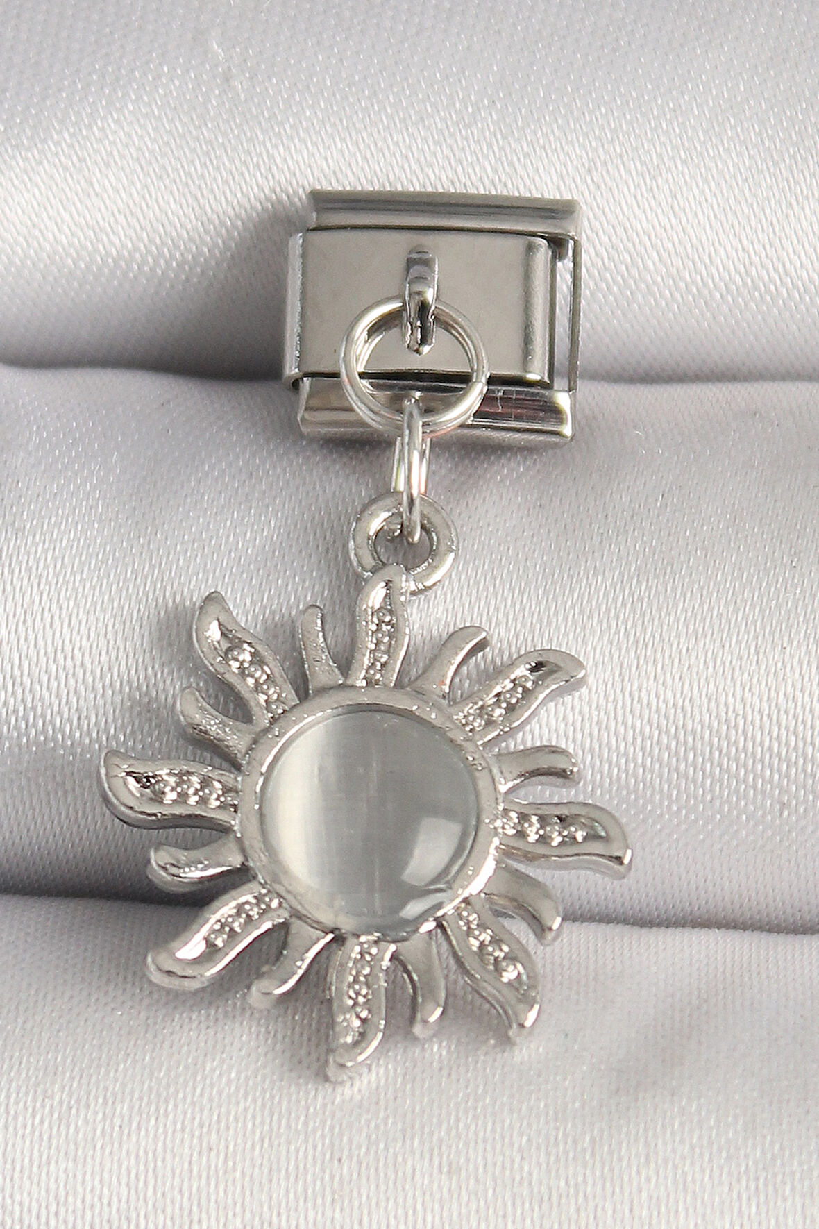 316L Çelik Gümüş Renk Beyaz Mineli Güneş Model Nomination Charm - TJ-BC1267