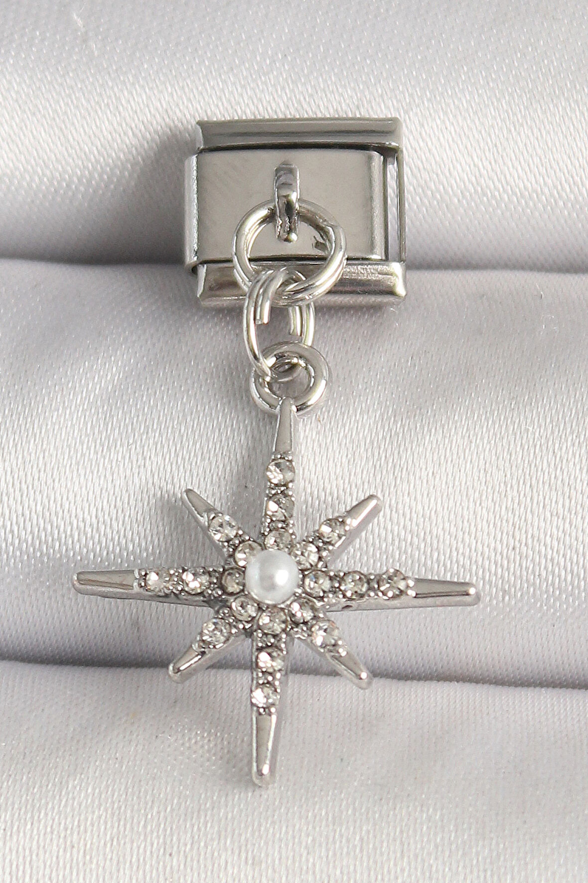316L Çelik Gümüş Renk Zirkon Taşlı İnci Detay Kuzey Yıldız Model Nomination Charm - TJ-BC1276