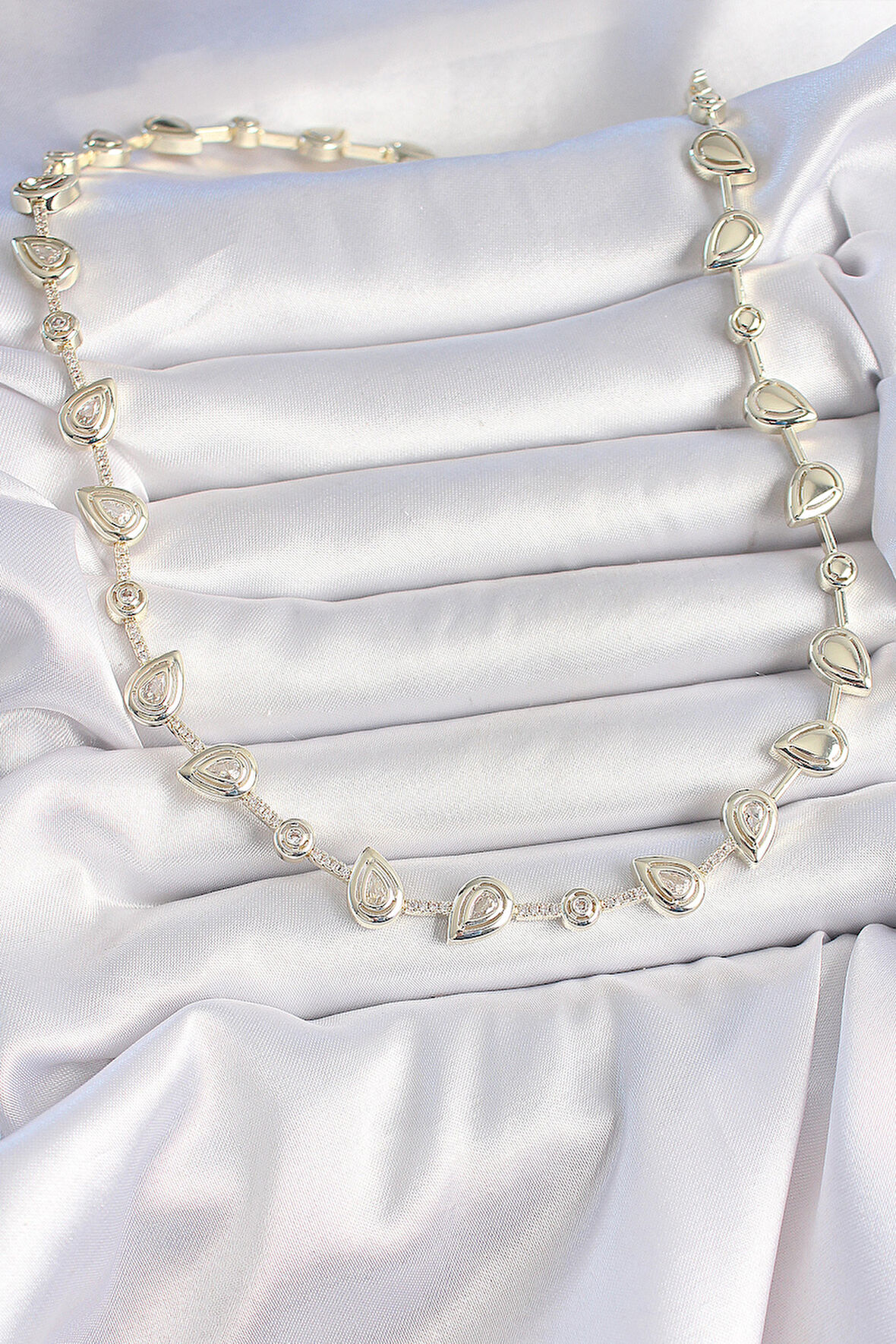 Pirinç Gold Renk Zirkon Taşlı Damla Model VIP Seri Exclusive Kadın Kolye - TJ-BKO10006