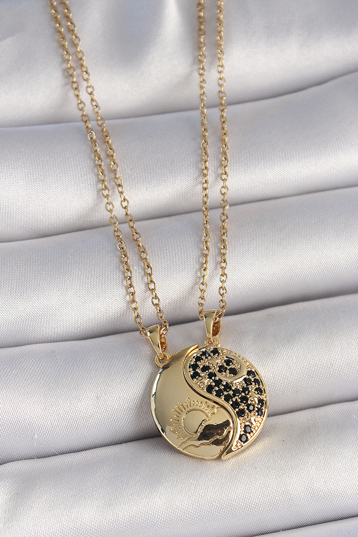 316L Çelik Gold Renk Zincir Zirkon Taşlı Ying Yang Model Gün Batımı İşlemeli Arkadaşlık Kadın Kolye - TJ-BKO10029