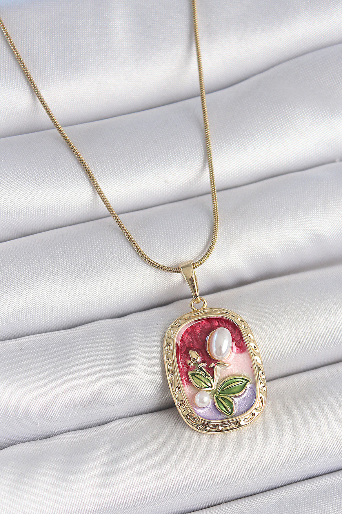 316L Çelik Gold Renk Zincir Mix Renk İncili Çiçek İşlemeli Portre Model Kadın Kolye - TJ-BKO10154