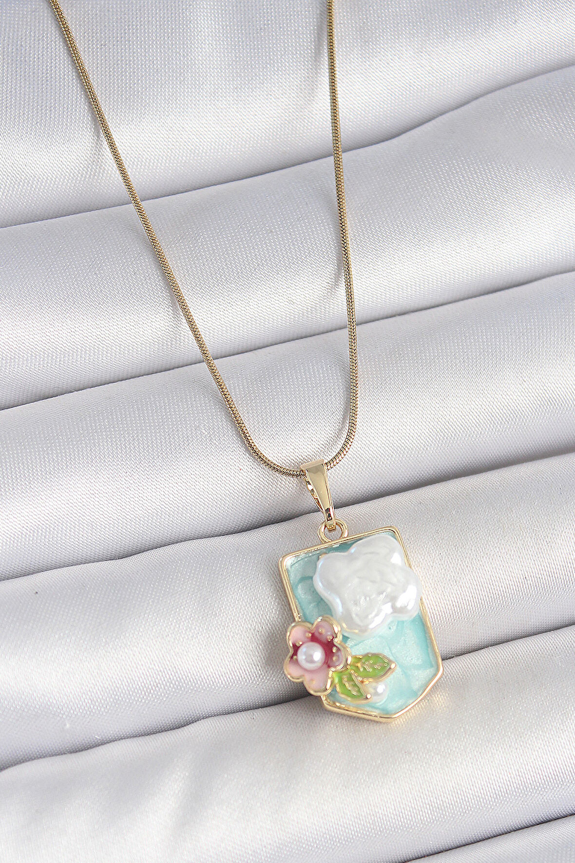 316L Çelik Gold Renk Zincir Mavi Mineli İncili Çiçek İşlemeli Portre Model Kadın Kolye - TJ-BKO10187