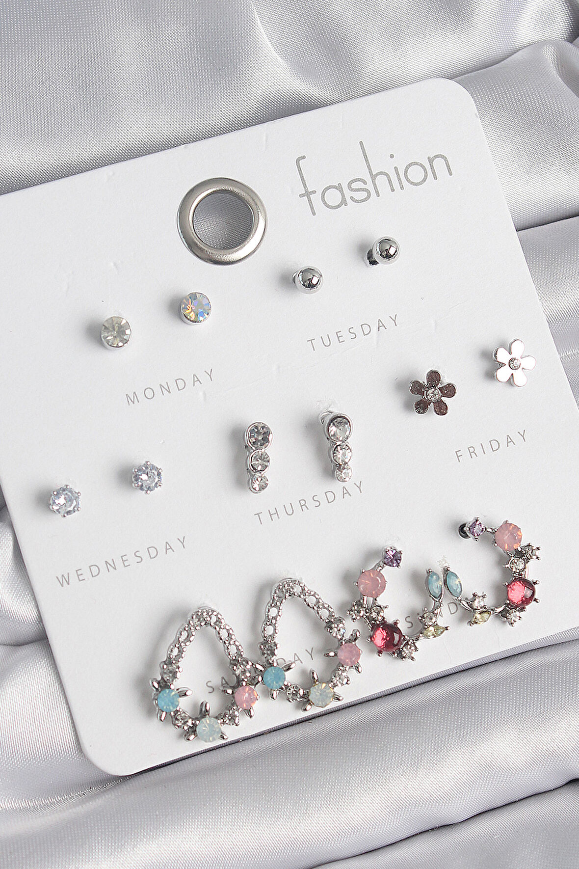 Pirinç Gümüş Renk Zirkon Taşlı Damla Model Çiçek Detay 7 Çift Kadın Küpe Seti - TJ-BKP10549