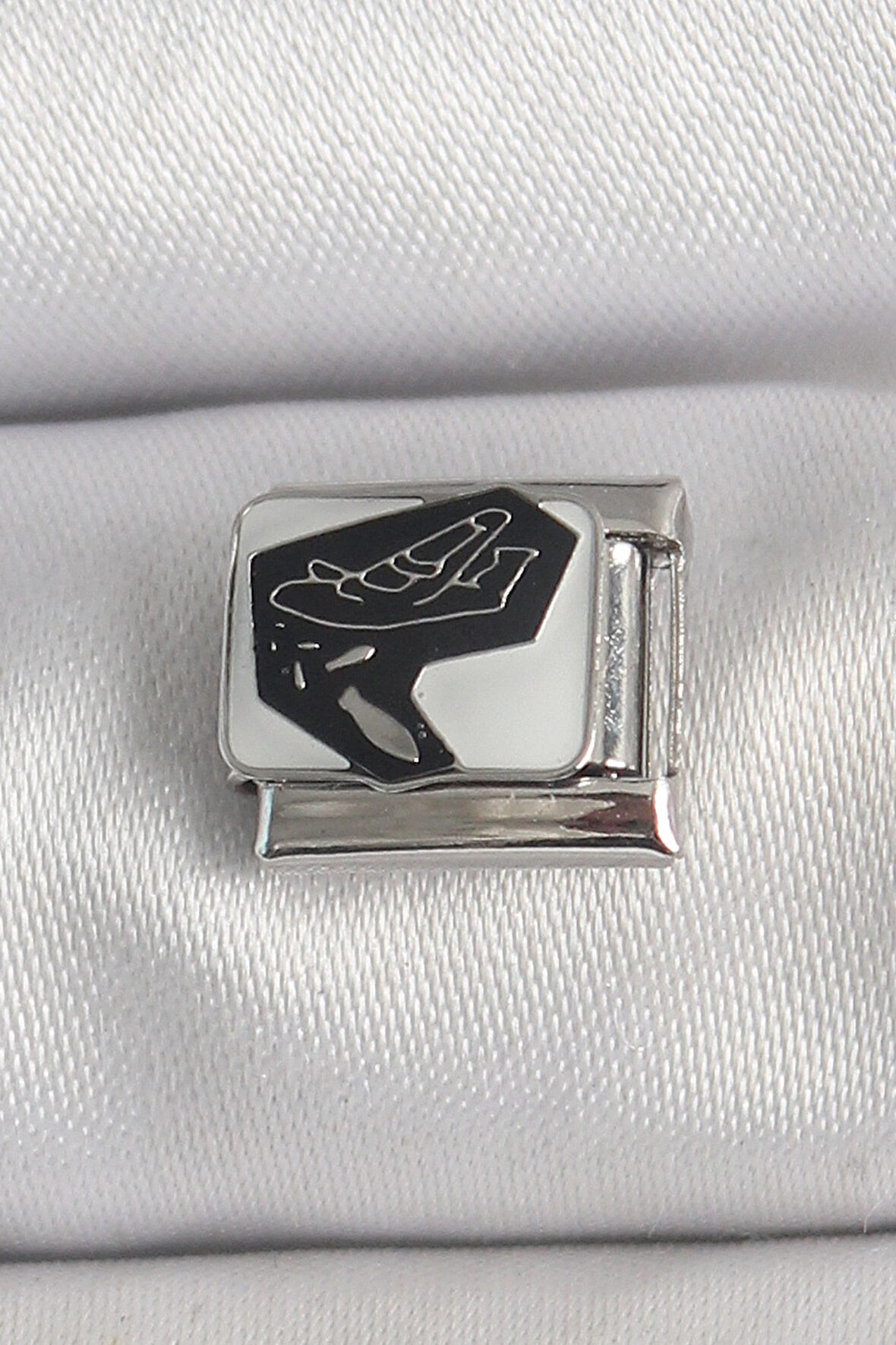 316L Çelik Gümüş Renk Beyaz Siyah Uçak İşlemeli Portre Model Nomination Charm - TJ-BC1395