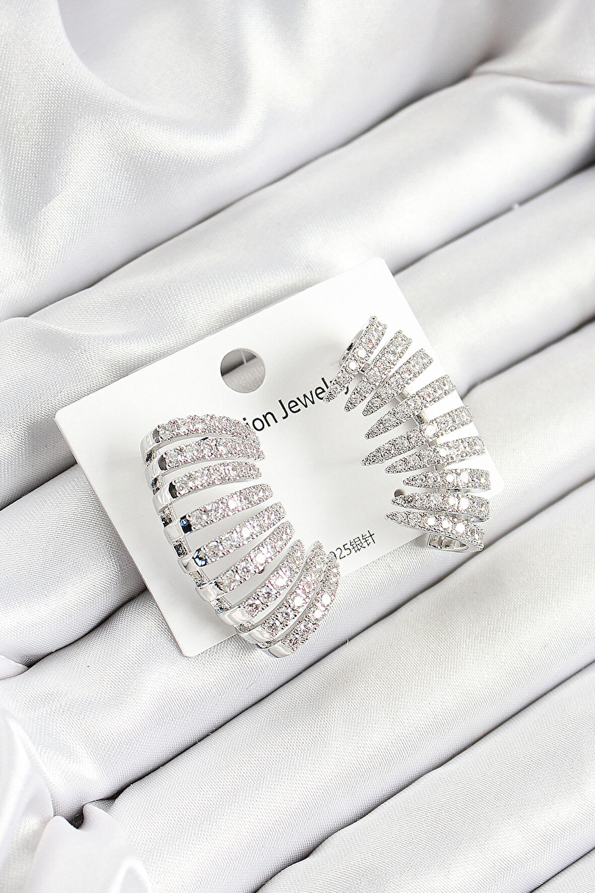 Pirinç Zirkon Taşlı Çoklu Görünümlü Model Gümüş Renk Kadın Küpe - TJ-BKP10631