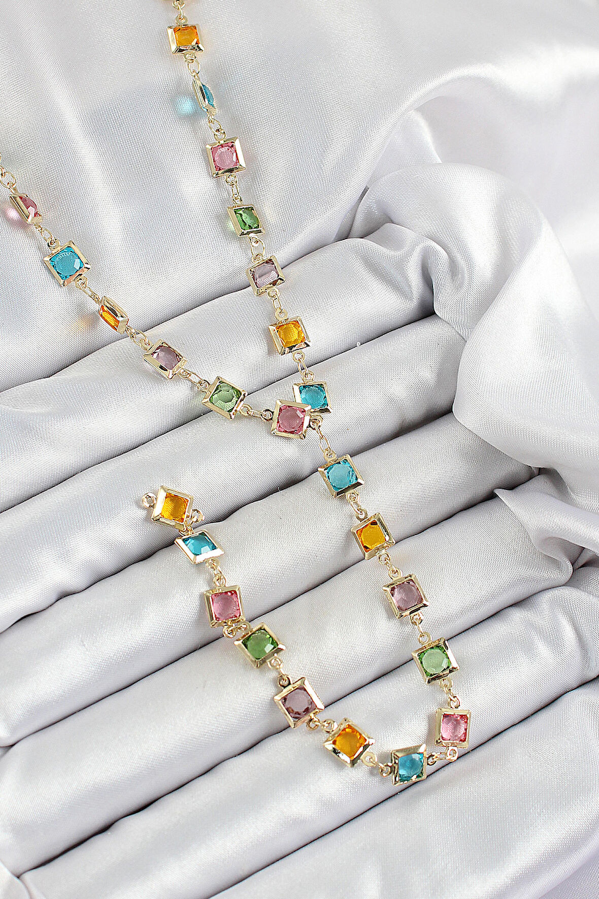 Pirinç Asorti Kare Model Gold Renk Zirkon Taşlı Y Kolye - TJ-BKO10253