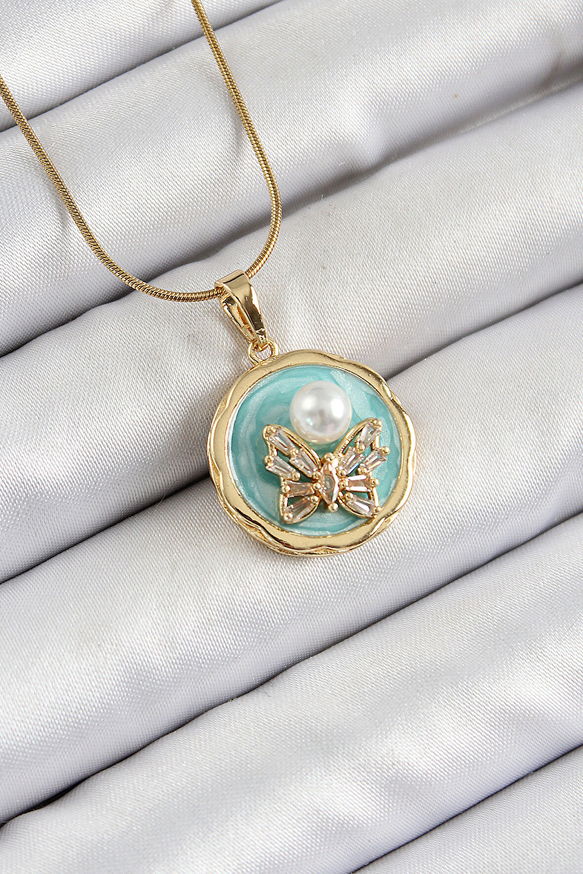 316L Çelik Zincir Zirkon Taşlı Turkuaz Sanatsal Portre İnci Detaylı Kelebek Model Gold Renk Kadın Kolye - TJ-BKO10277