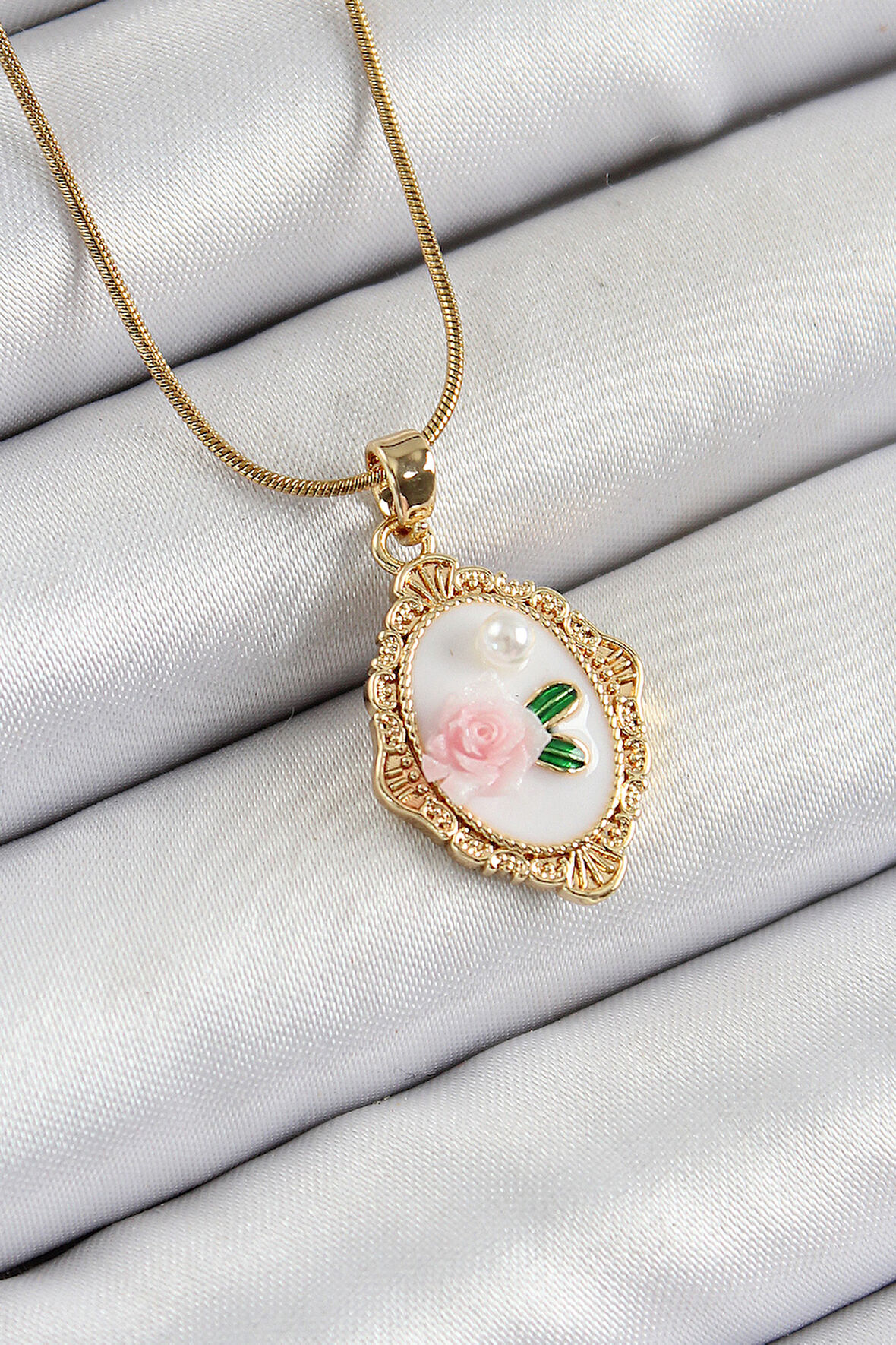 316L Çelik Zincir Beyaz Sanatsal Portre İnci Detaylı Gül Figürlü Model Gold Renk Kadın Kolye - TJ-BKO10282