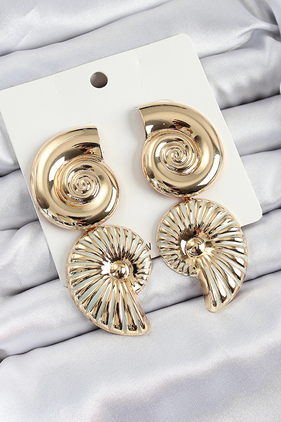 Pirinç Sarmal Sallantılı Deniz Kabuğu Vintage Model Gold Renk Küpe - TJ-BKP10769
