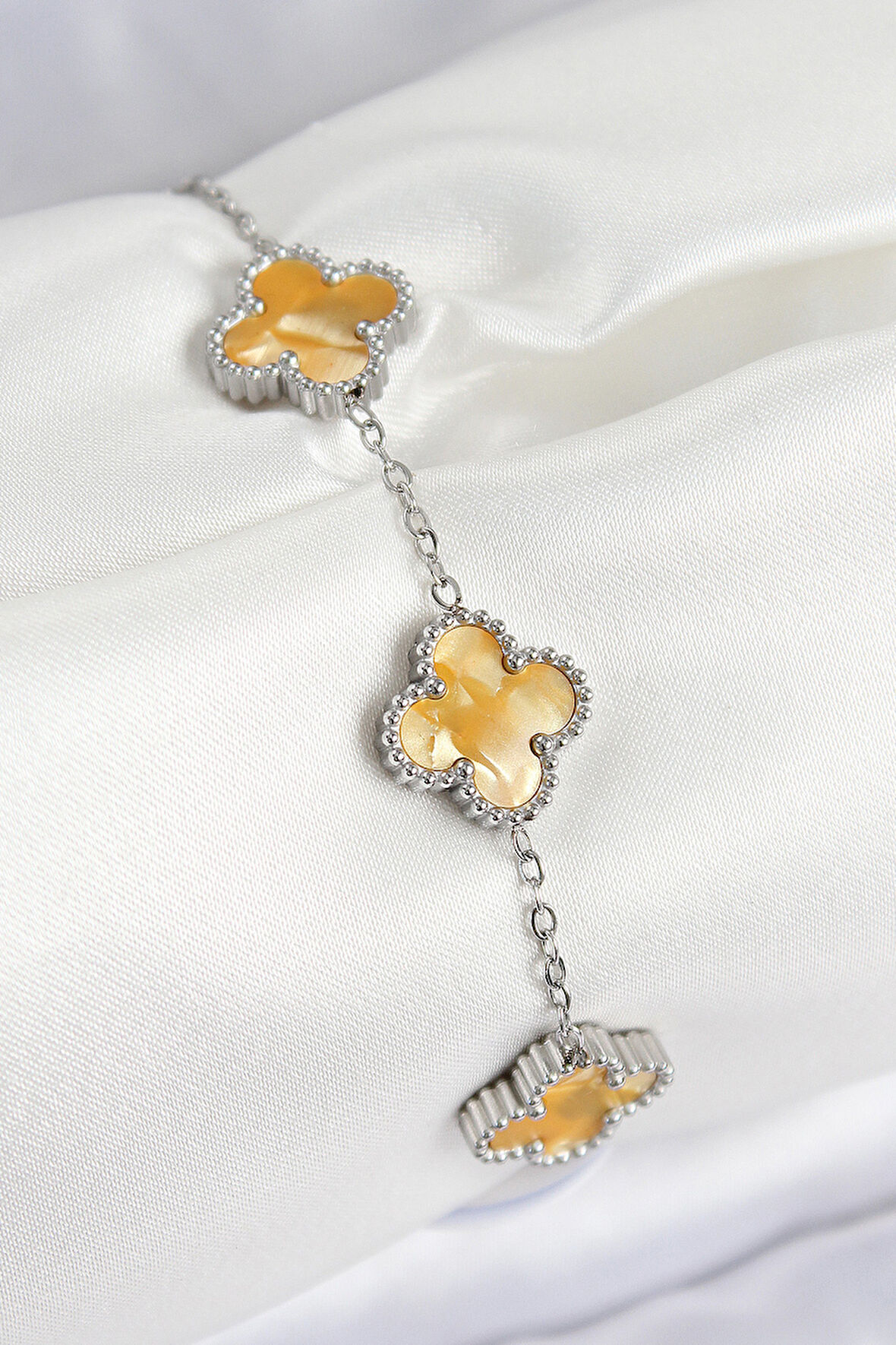 316L Çelik Sedefli Kehribar Sarı Gümüş Renk Yonca Kadın Bileklik - TJ-BB7676