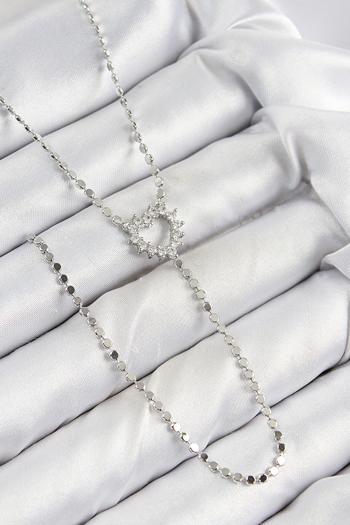 Pirinç Zirkon Taşlı Ezme Zincirli Kalp Model Gümüş Renk Y Kolye - TJ-BKO10460