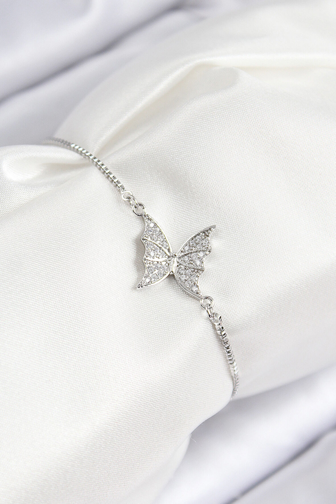 Pirinç Zirkon Taşlı Kelebek Model Gümüş Renk Asansörlü Kadın Bileklik - TJ-BB7724