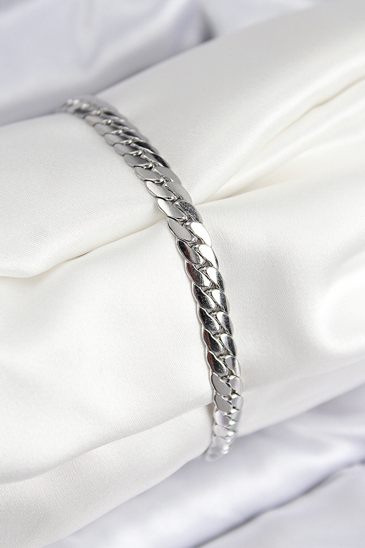 316L Çelik Ezme Zincir Model Gümüş Renk Kadın Bileklik - TJ-BB7784