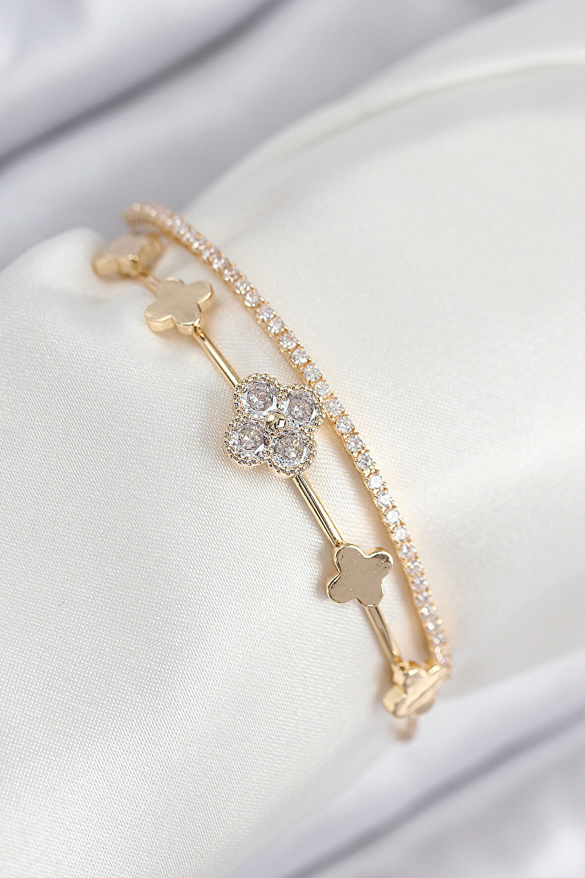 Pirinç Zirkon Taşlı Yonca Model Gold Renk Kadın Bileklik - TJ-BB7885