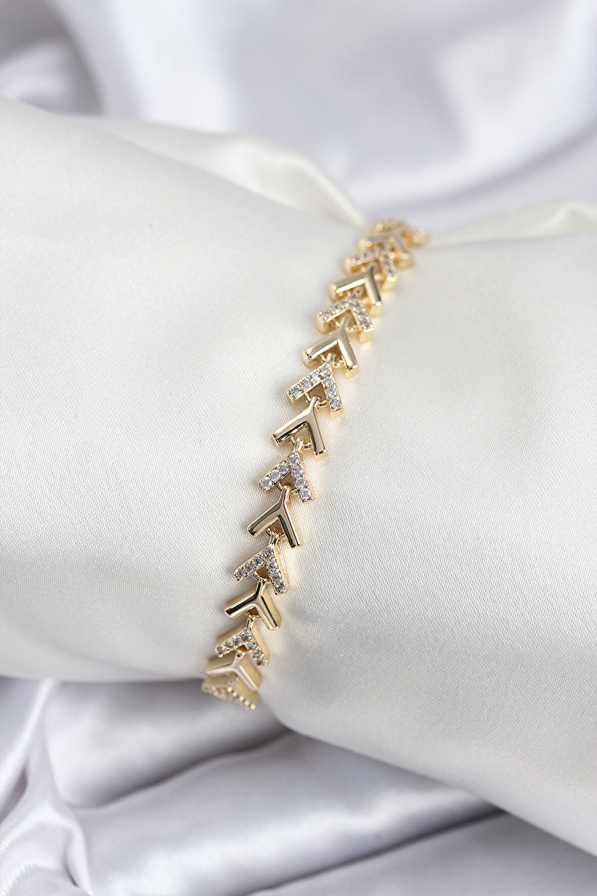 Pirinç VIP Seri Gold Zirkon Taşlı Balık Sırtı Model Kadın Bileklik - TJ-BB7921