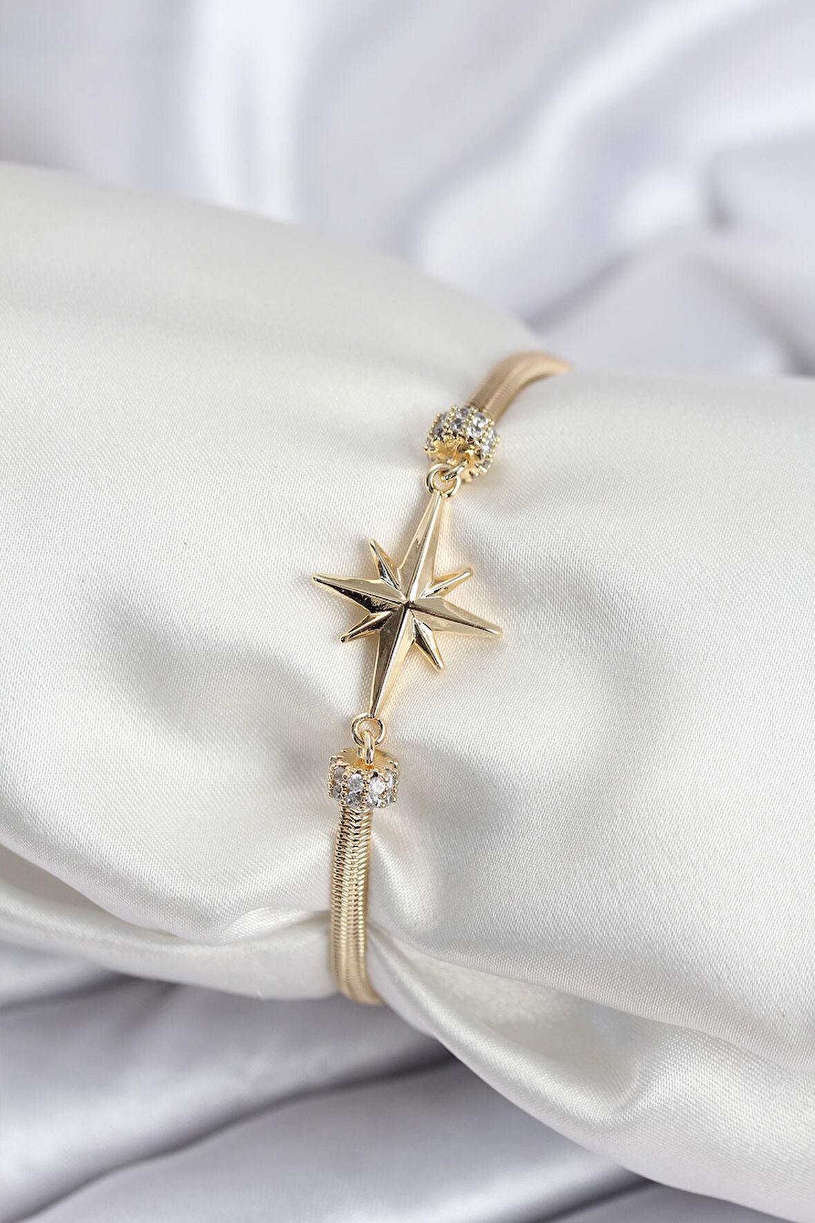 Pirinç VIP Seri Gold Renk Kutup Yıldızı Model Kadın Bileklik - TJ-BB7937